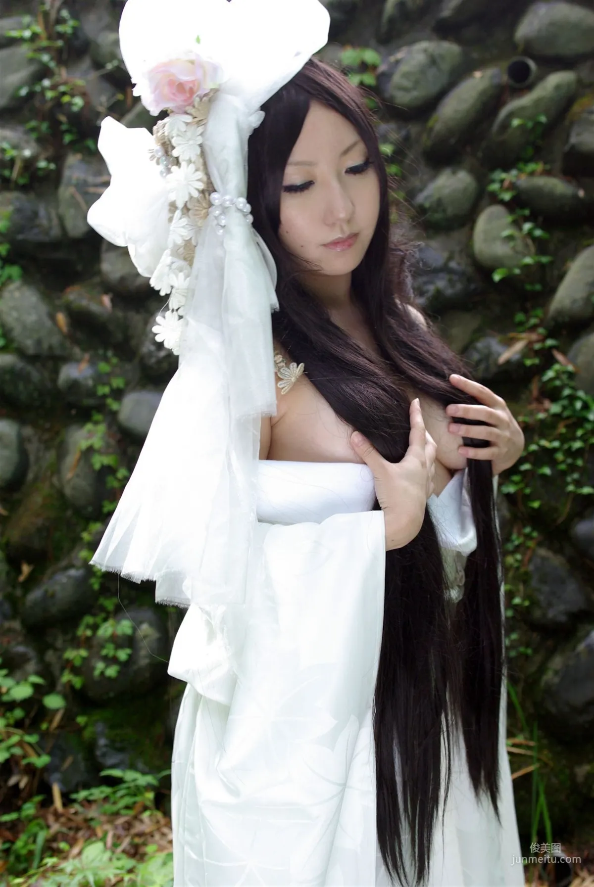 サク (绫香) 《霞んでく記憶の中に雪 貴方の為に祈つた》 寫真集 68