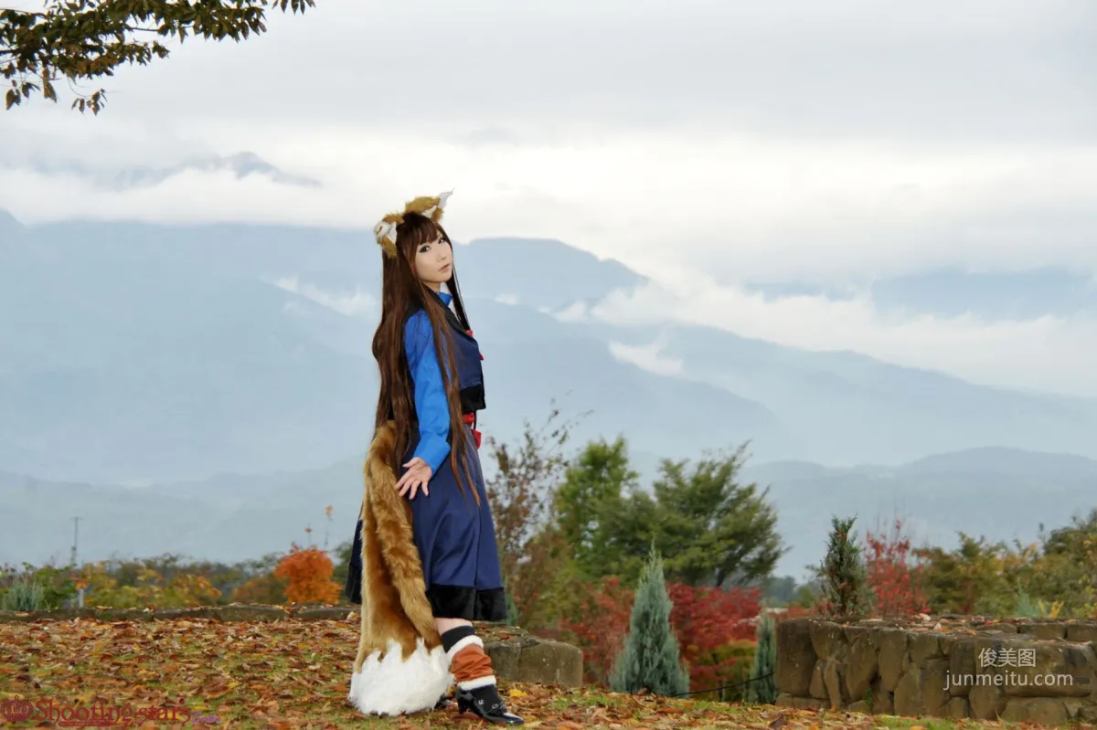 绫香サク (サク綾香 Saku Ayaka) 《狼與香辛料》赫蘿 寫真集 50