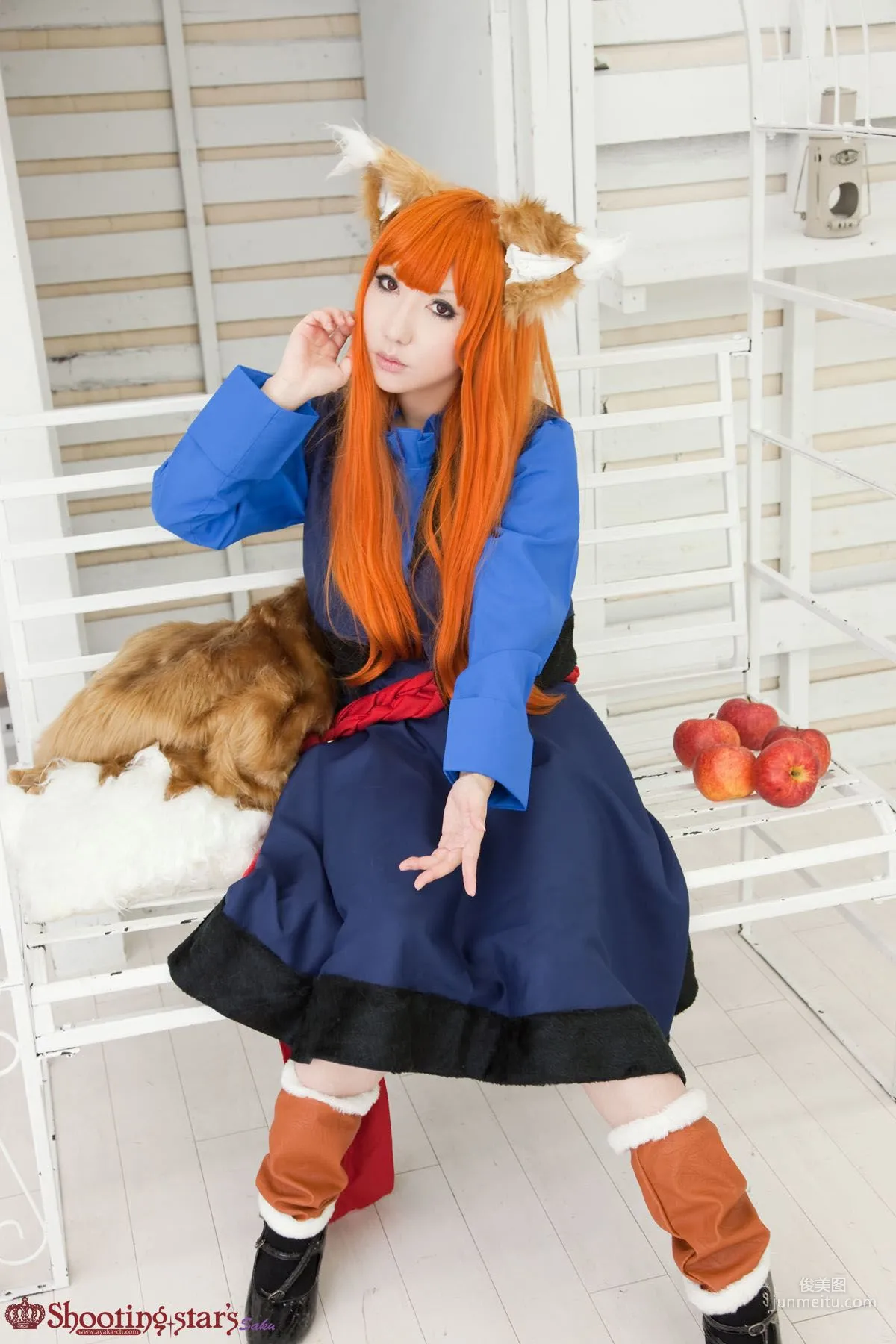 绫香サク (サク綾香 Saku Ayaka) 《狼與香辛料》赫蘿 寫真集 24