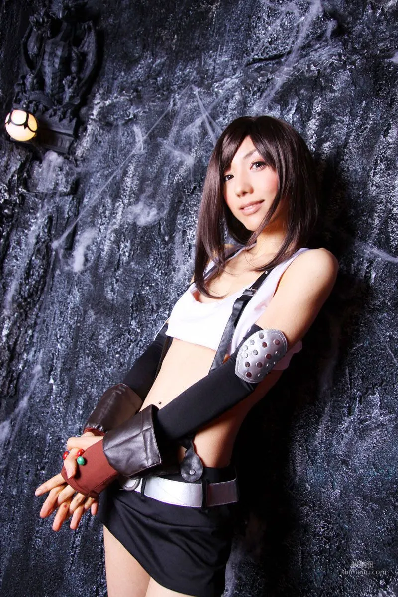 華群みさき 《Final Fantasy》Tifa Lockhart [HONEY BUNNY] 寫真集 32