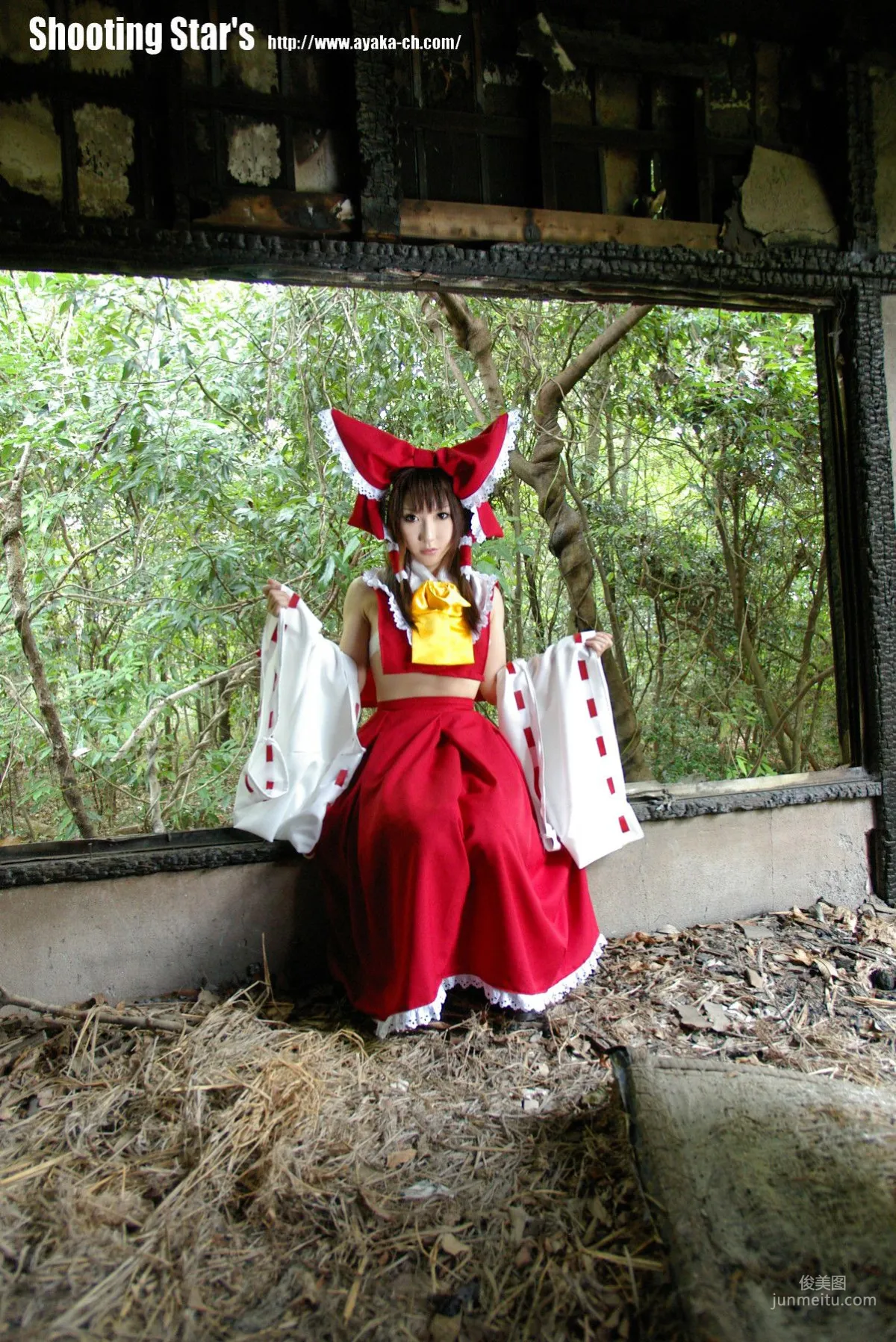 绫香 (Saku サク) 《東方Project》博麗霊夢 Reimu Hakurei 寫真集 43
