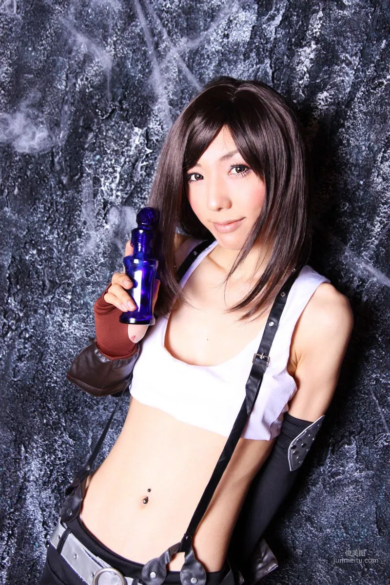 華群みさき 《Final Fantasy》Tifa Lockhart [HONEY BUNNY] 寫真集 14