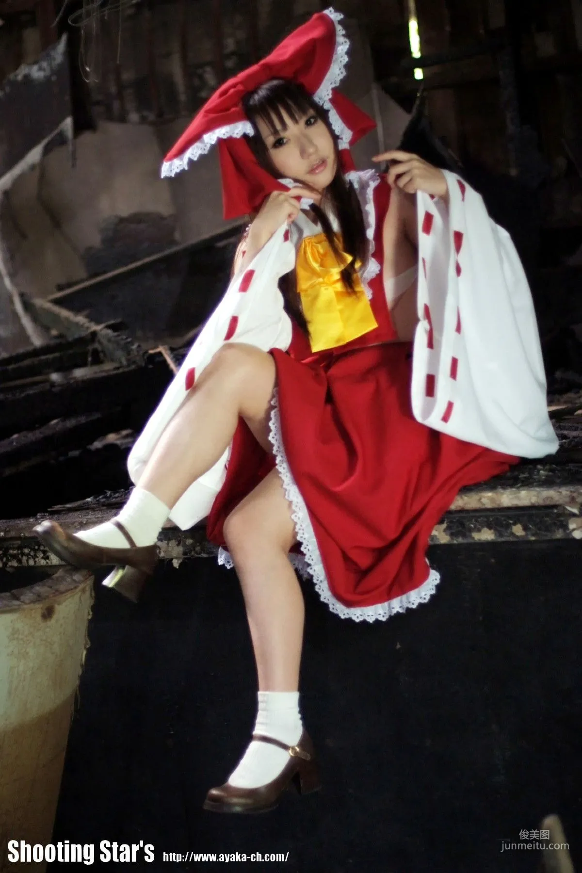 绫香 (Saku サク) 《東方Project》博麗霊夢 Reimu Hakurei 寫真集 63
