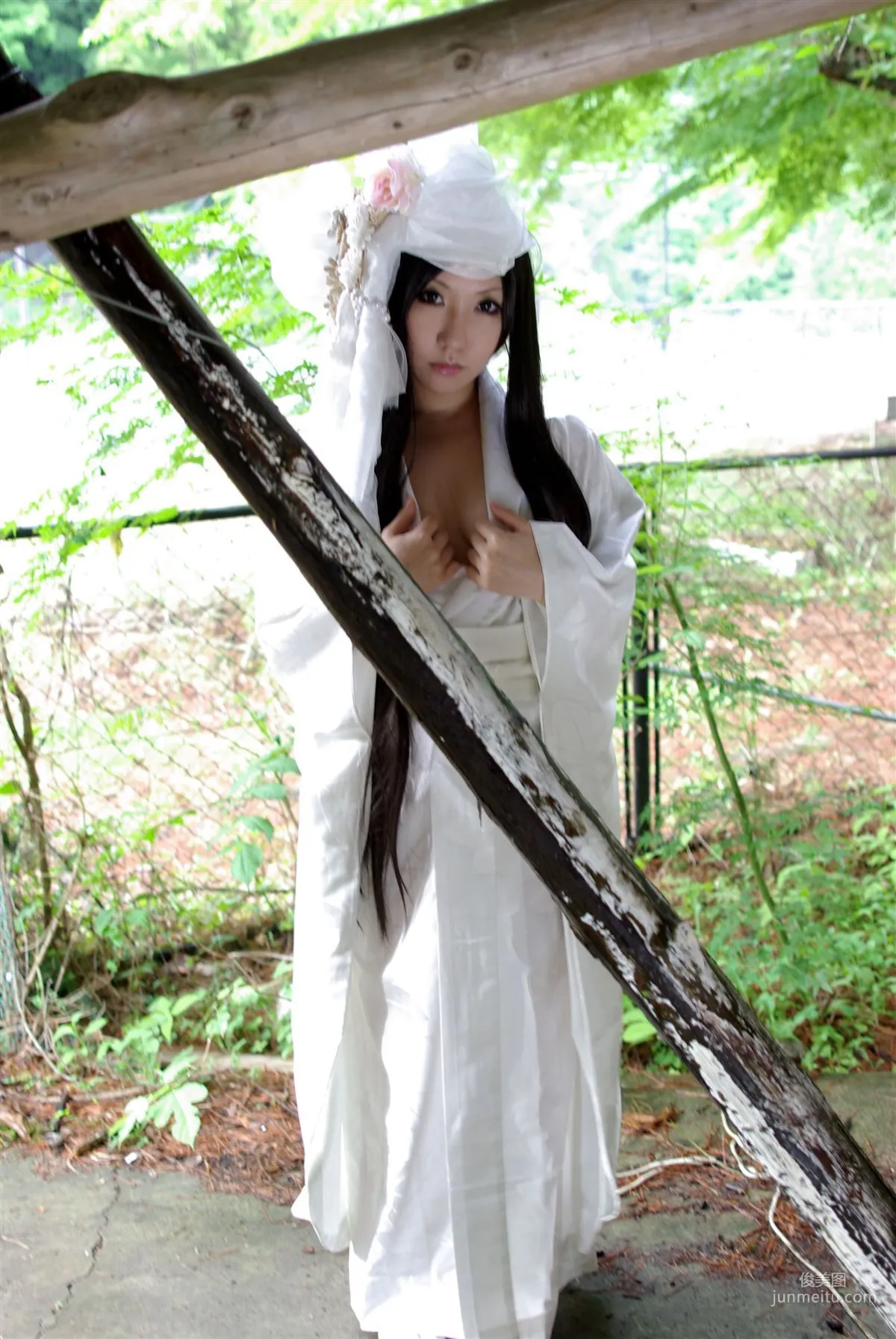 サク (绫香) 《霞んでく記憶の中に雪 貴方の為に祈つた》 寫真集 52