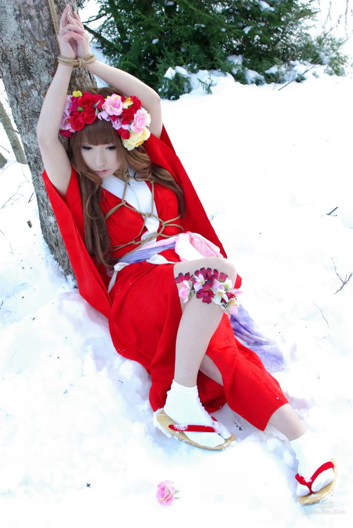 サク (绫香) 《霞んでく記憶の中に雪 貴方の為に祈つた》 寫真集 105
