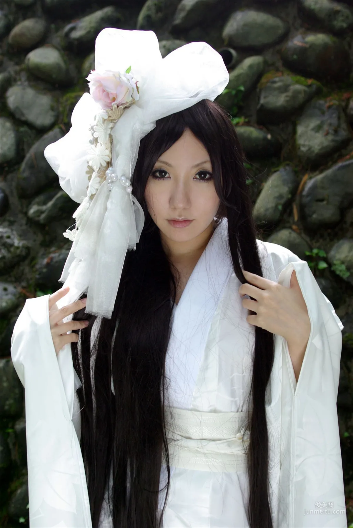 サク (绫香) 《霞んでく記憶の中に雪 貴方の為に祈つた》 寫真集 66