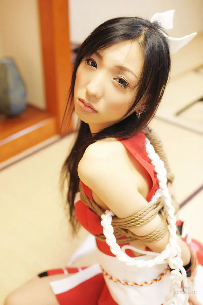 華群みさき 《KING OF FIGHTERS》MAI SHIRANUI 寫真集 31