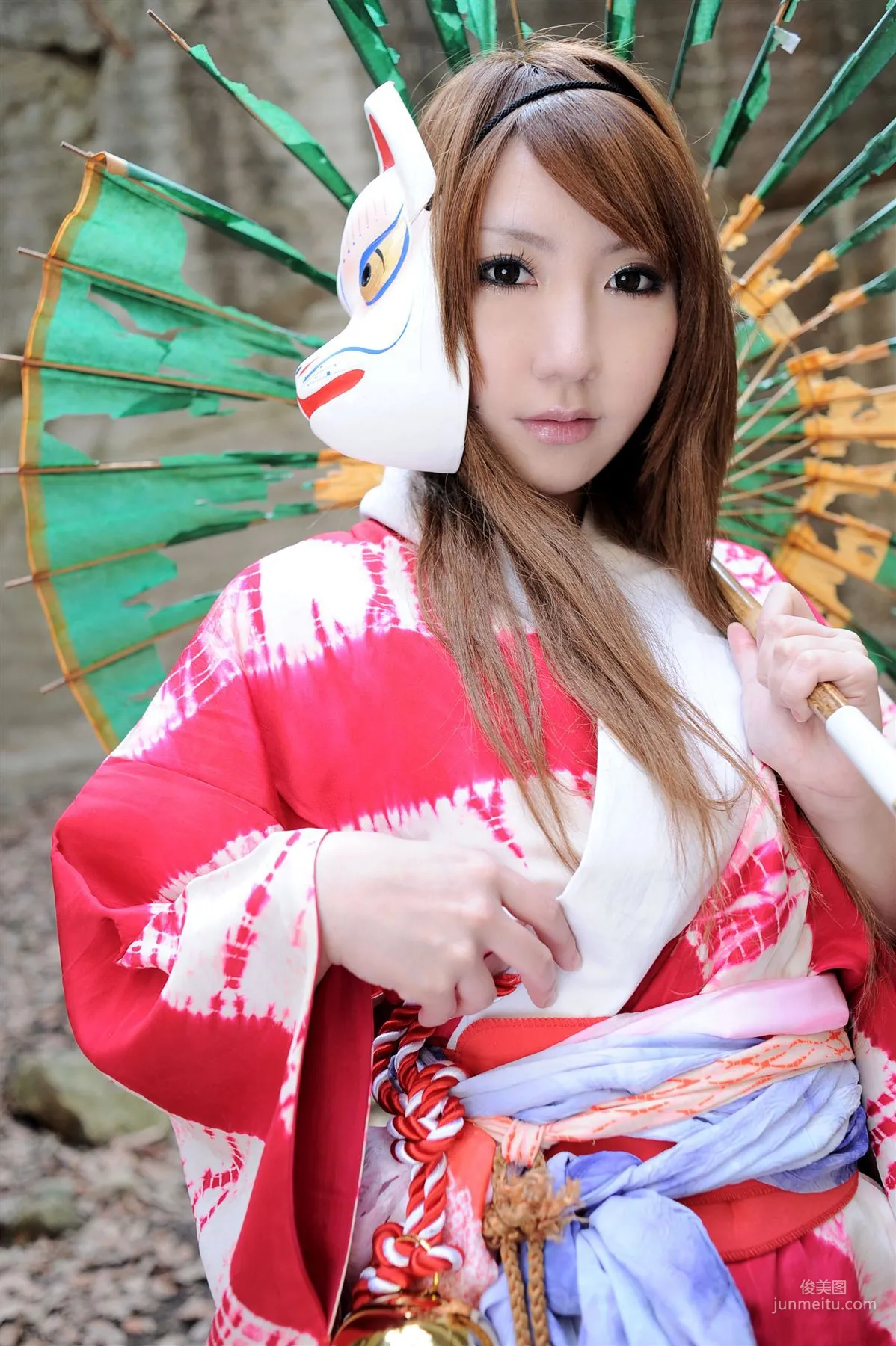 サク (绫香) 《霞んでく記憶の中に雪 貴方の為に祈つた》 寫真集 26