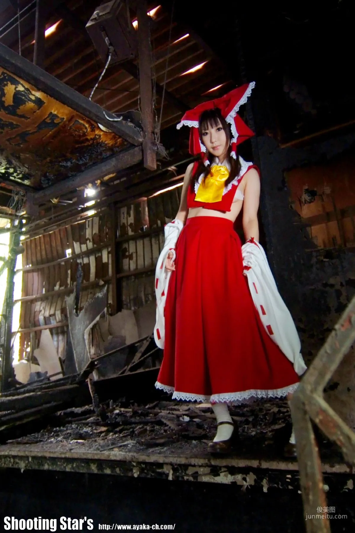 绫香 (Saku サク) 《東方Project》博麗霊夢 Reimu Hakurei 寫真集 59