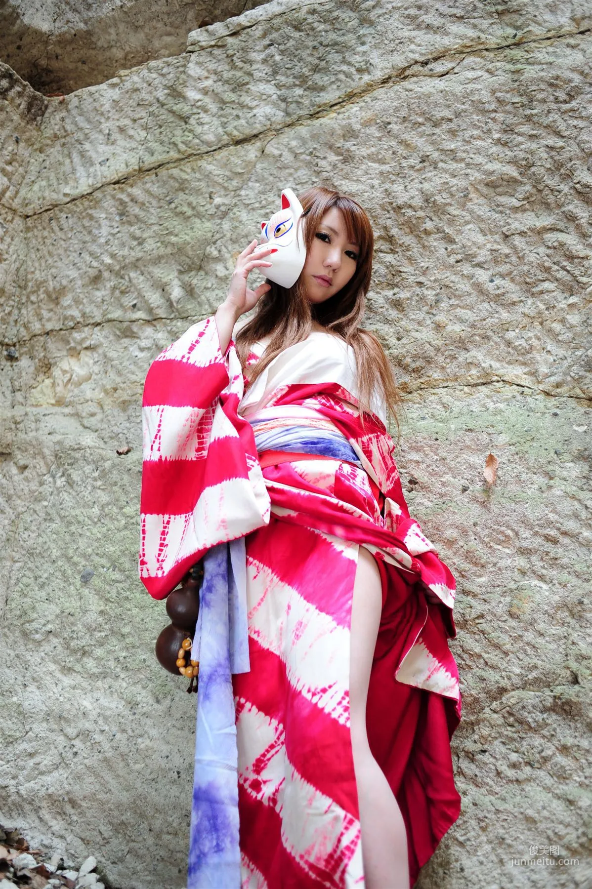 サク (绫香) 《霞んでく記憶の中に雪 貴方の為に祈つた》 寫真集 39