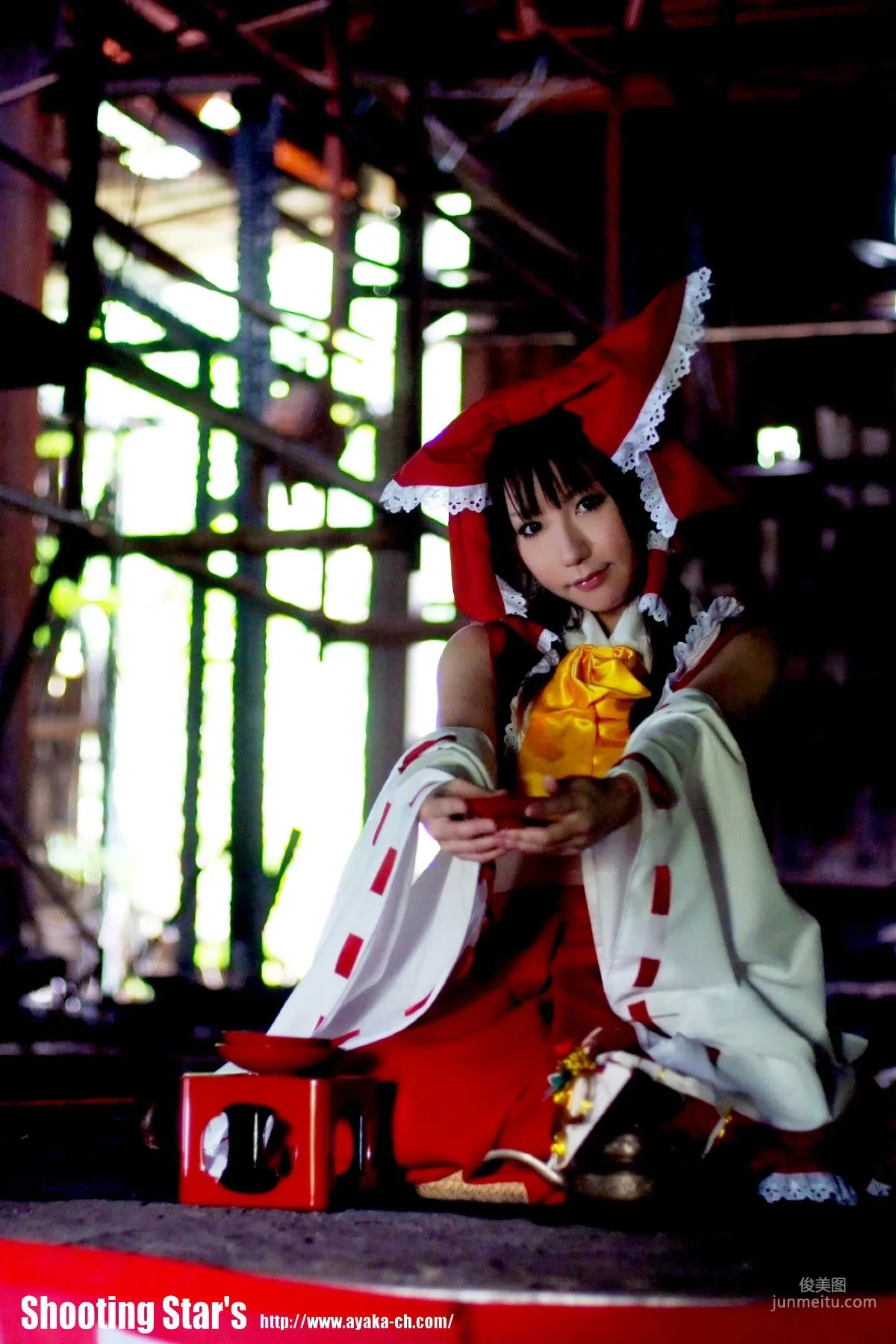 绫香 (Saku サク) 《東方Project》博麗霊夢 Reimu Hakurei 寫真集 52