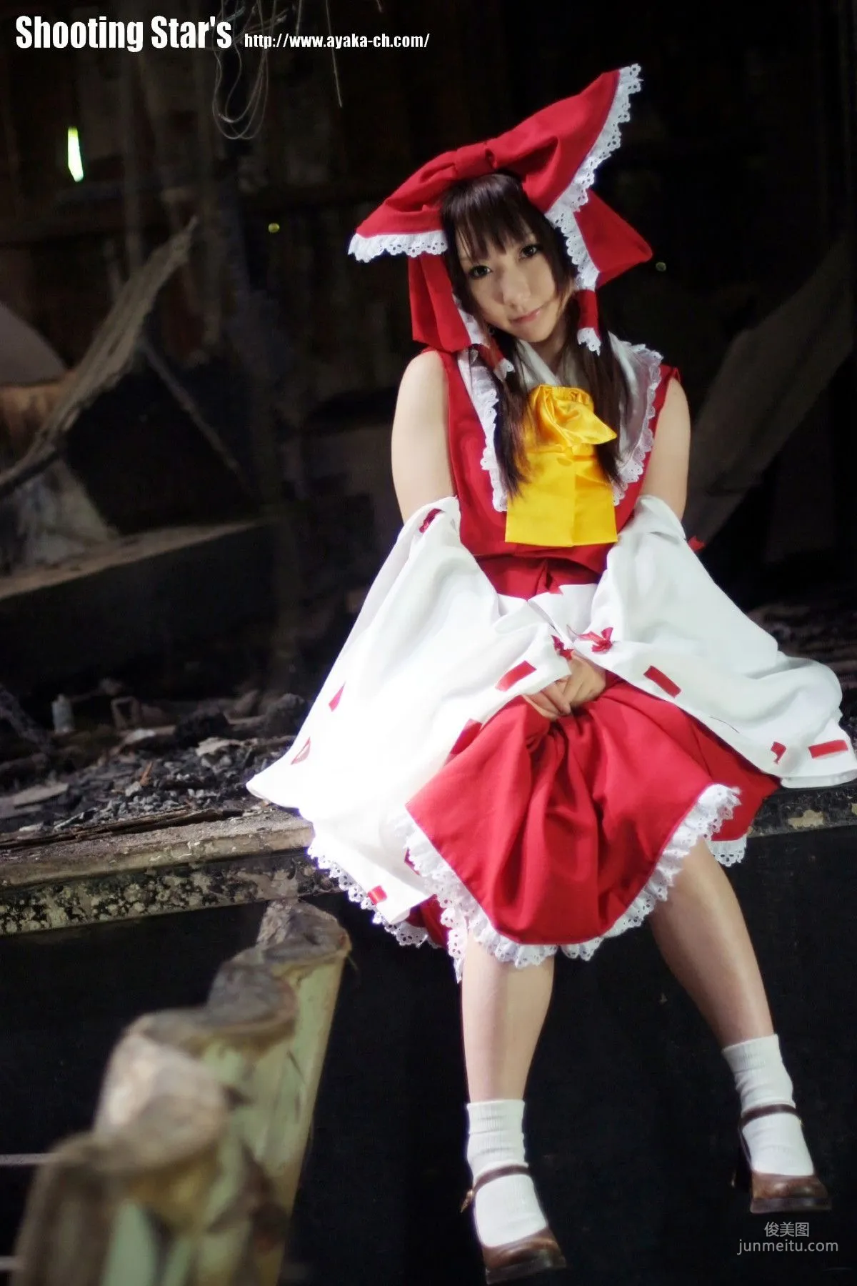 绫香 (Saku サク) 《東方Project》博麗霊夢 Reimu Hakurei 寫真集 56