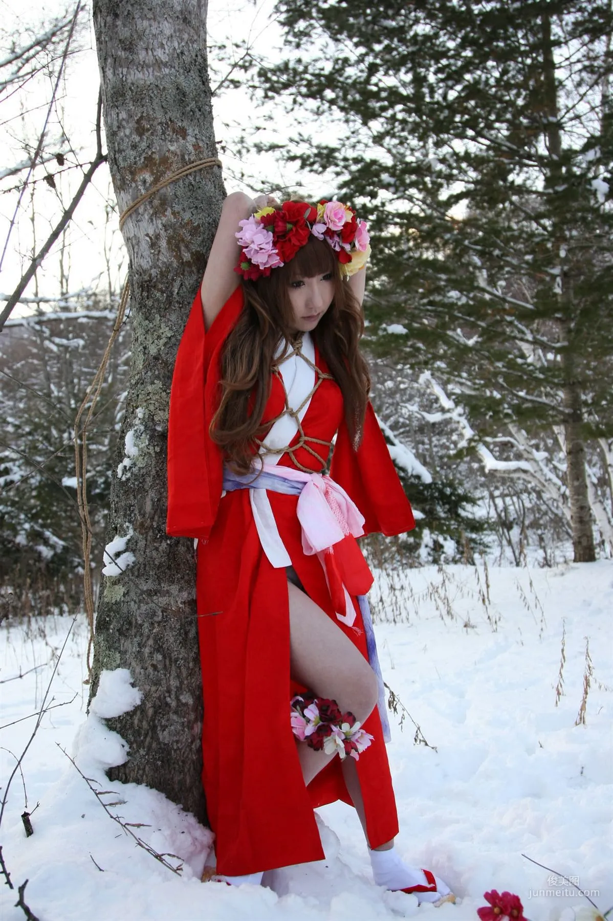 サク (绫香) 《霞んでく記憶の中に雪 貴方の為に祈つた》 寫真集 72