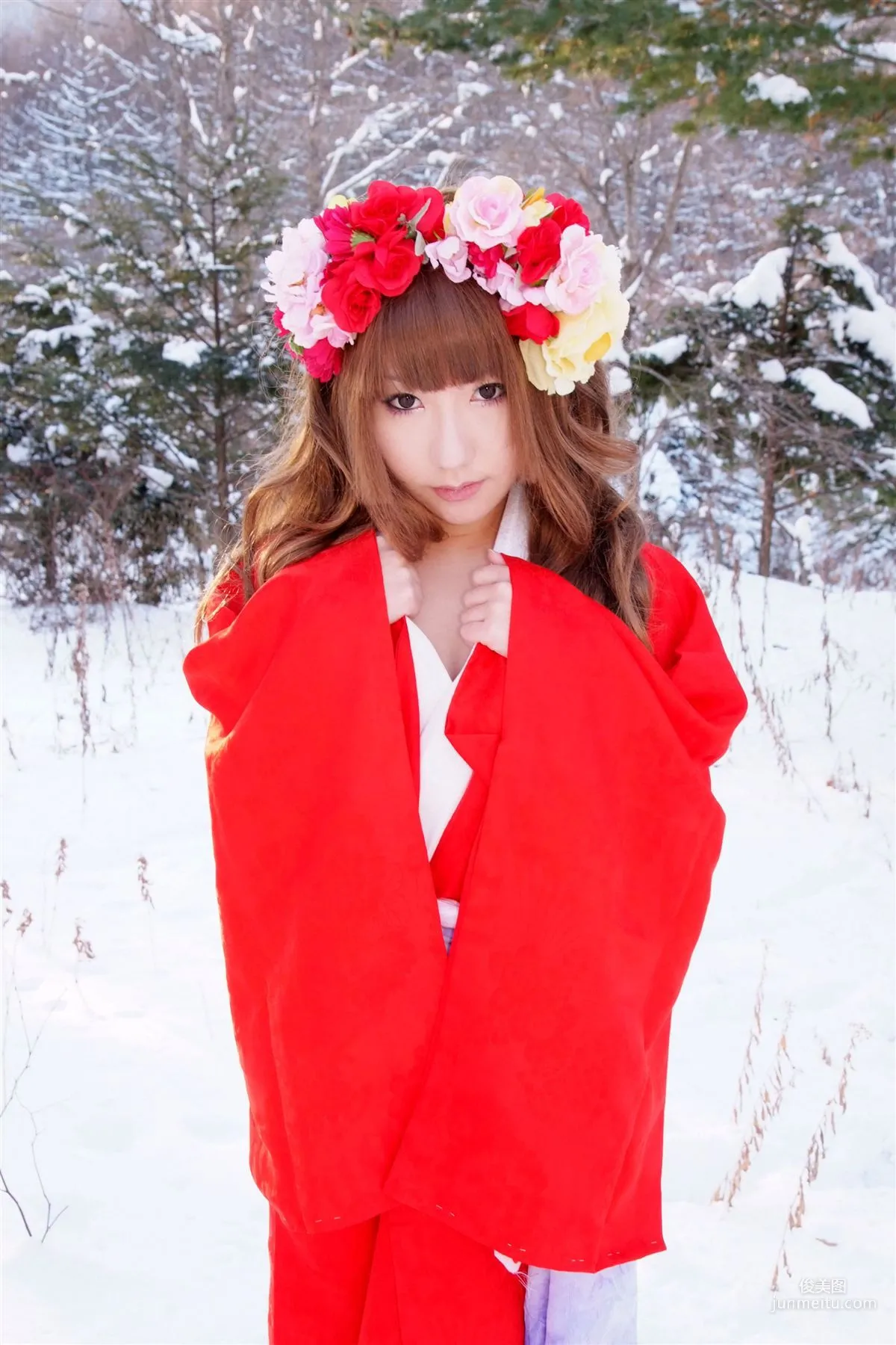 サク (绫香) 《霞んでく記憶の中に雪 貴方の為に祈つた》 寫真集 84