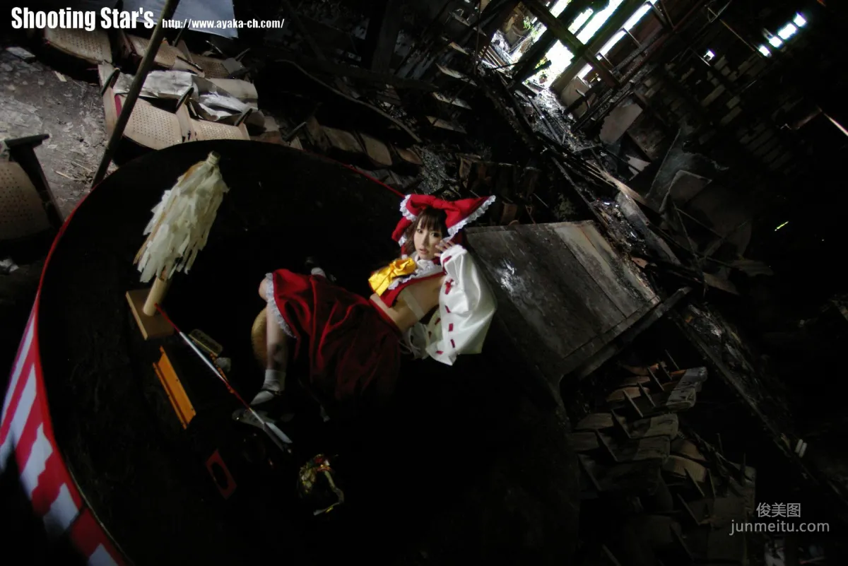 绫香 (Saku サク) 《東方Project》博麗霊夢 Reimu Hakurei 写真集20