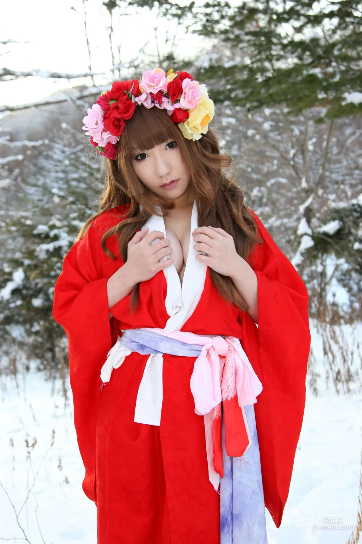 サク (绫香) 《霞んでく記憶の中に雪 貴方の為に祈つた》 寫真集 70