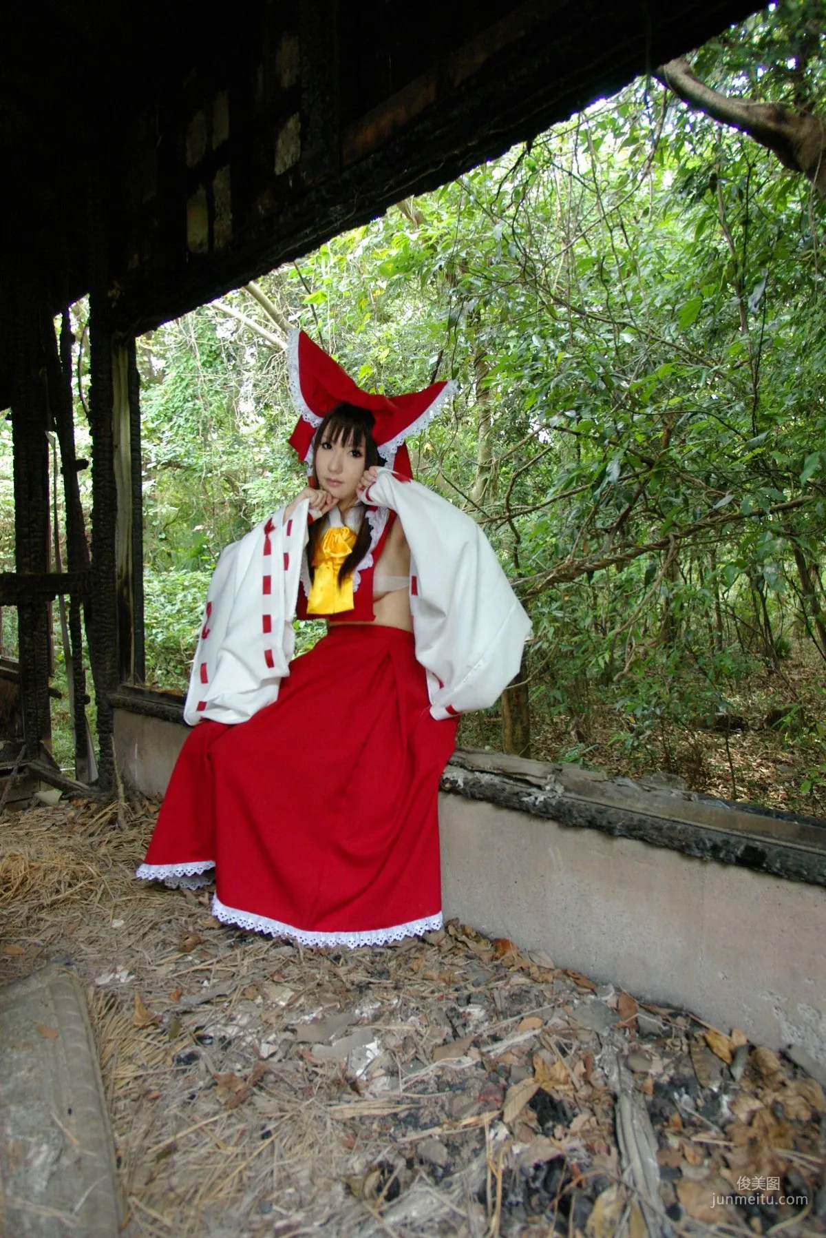绫香 (Saku サク) 《東方Project》博麗霊夢 Reimu Hakurei 寫真集 45