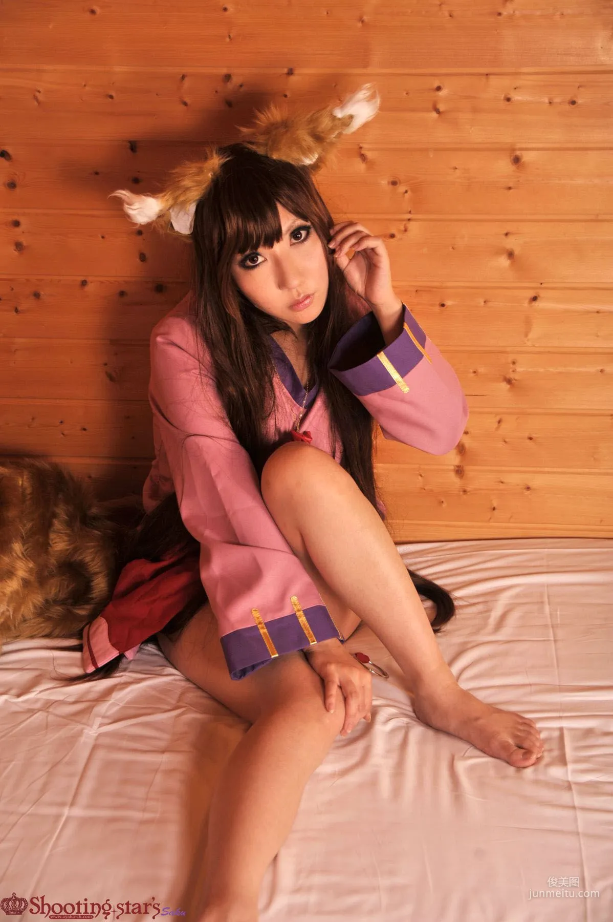 绫香サク (サク綾香 Saku Ayaka) 《狼與香辛料》赫蘿 寫真集 59