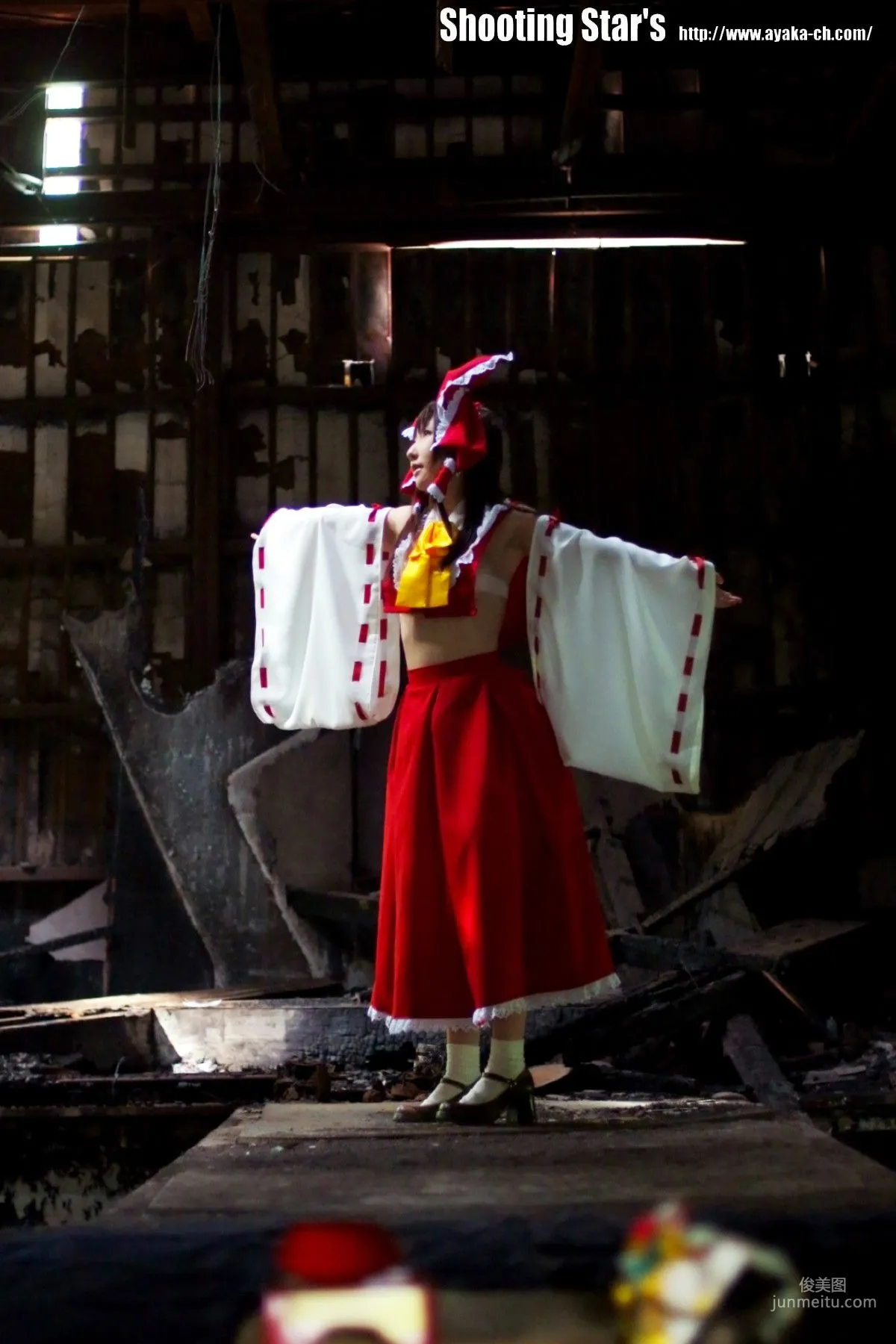 绫香 (Saku サク) 《東方Project》博麗霊夢 Reimu Hakurei 寫真集 61