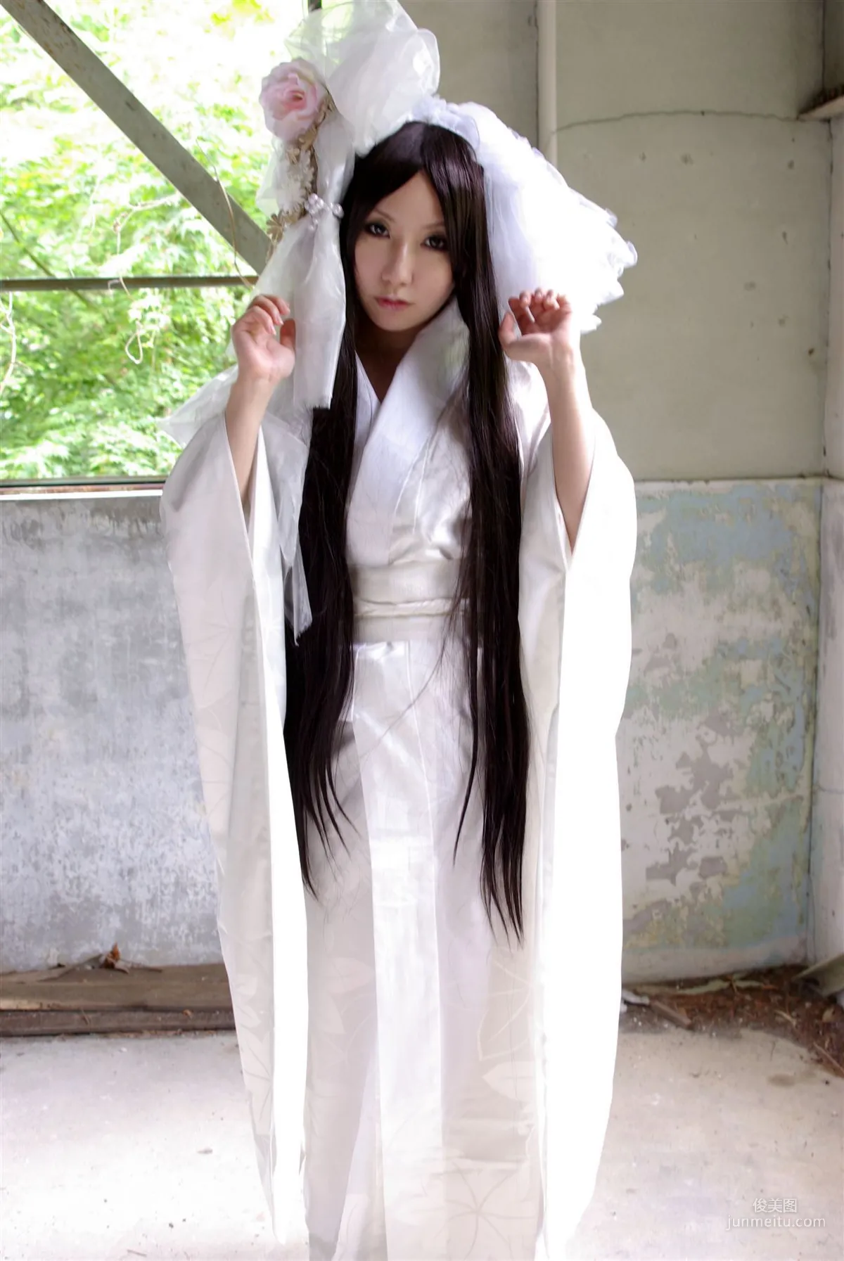 サク (绫香) 《霞んでく記憶の中に雪 貴方の為に祈つた》 寫真集 61