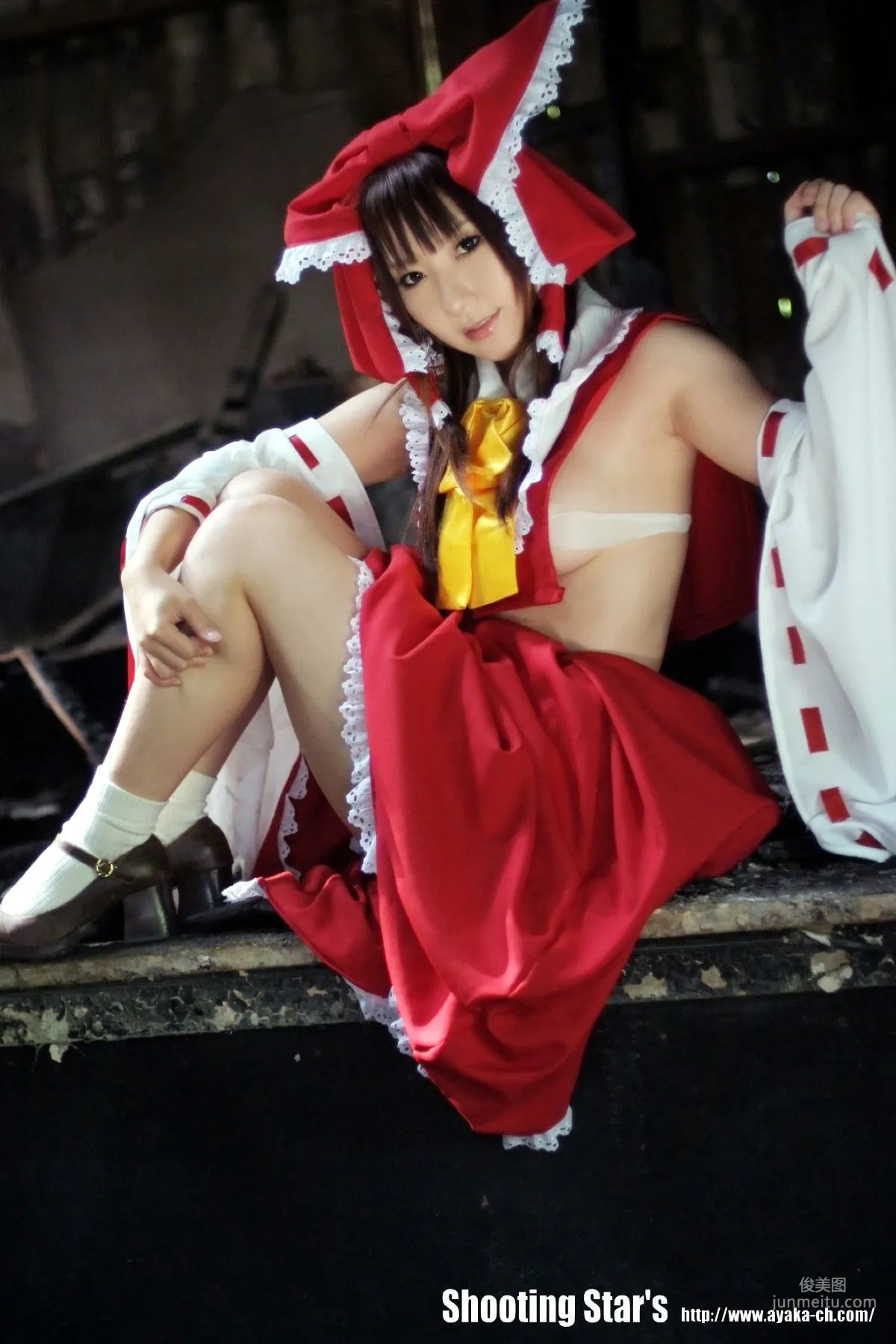 绫香 (Saku サク) 《東方Project》博麗霊夢 Reimu Hakurei 寫真集 72