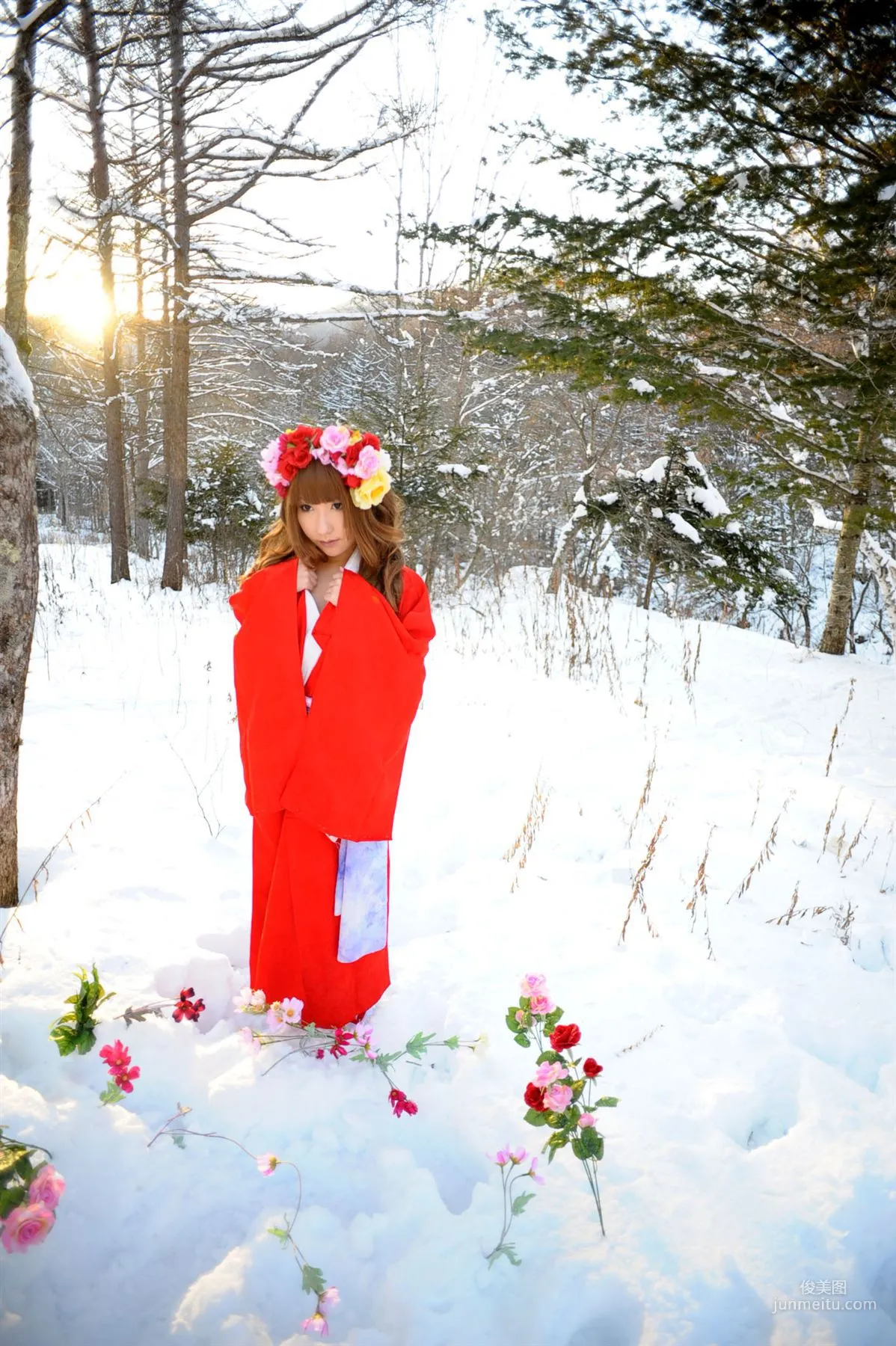 サク (绫香) 《霞んでく記憶の中に雪 貴方の為に祈つた》 寫真集 109