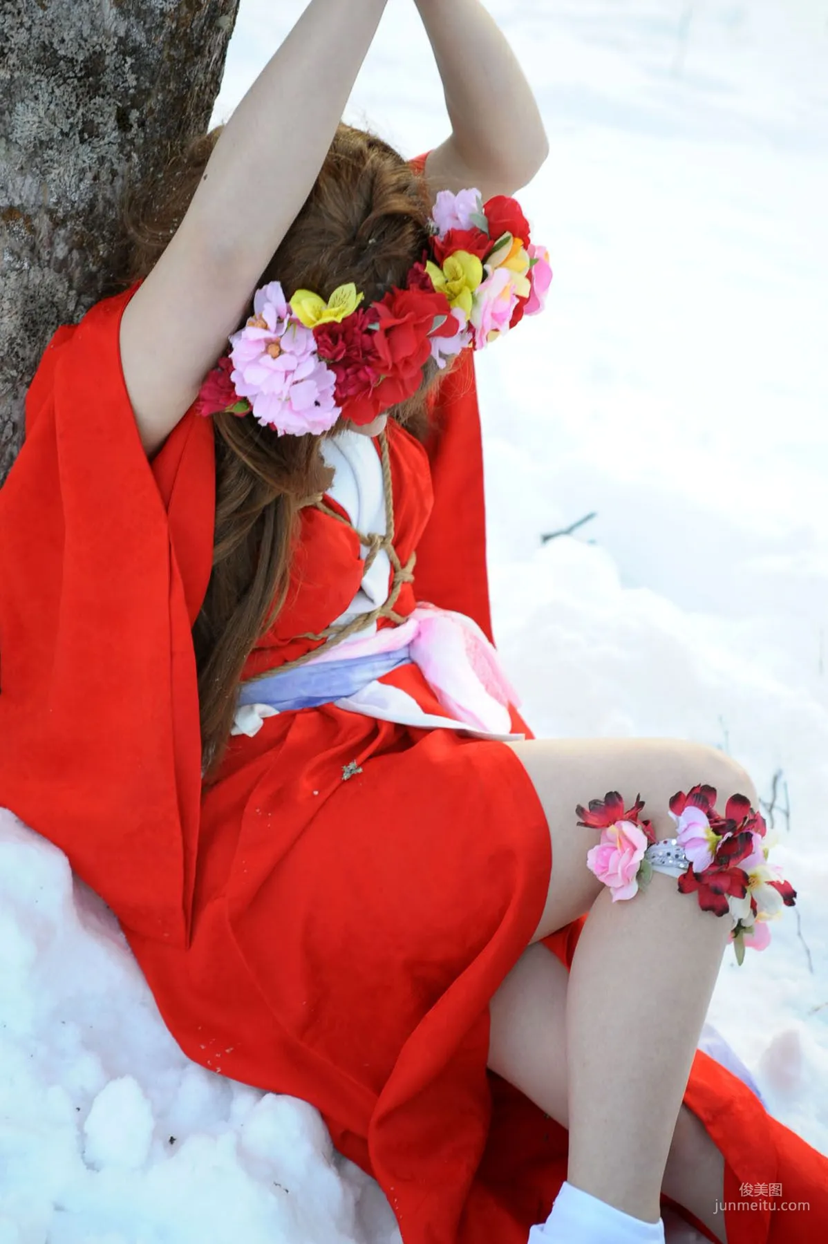 サク (绫香) 《霞んでく記憶の中に雪 貴方の為に祈つた》 寫真集 117