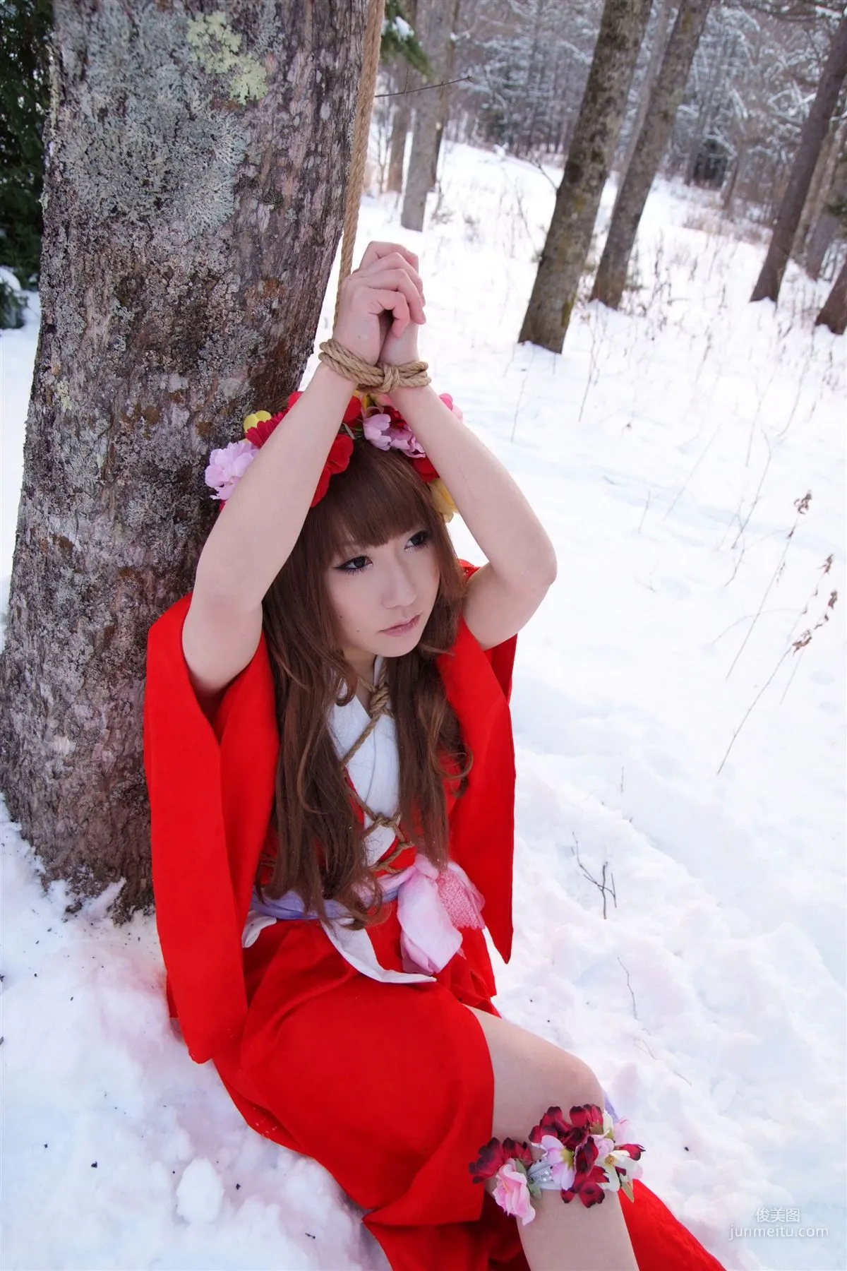サク (绫香) 《霞んでく記憶の中に雪 貴方の為に祈つた》 寫真集 87
