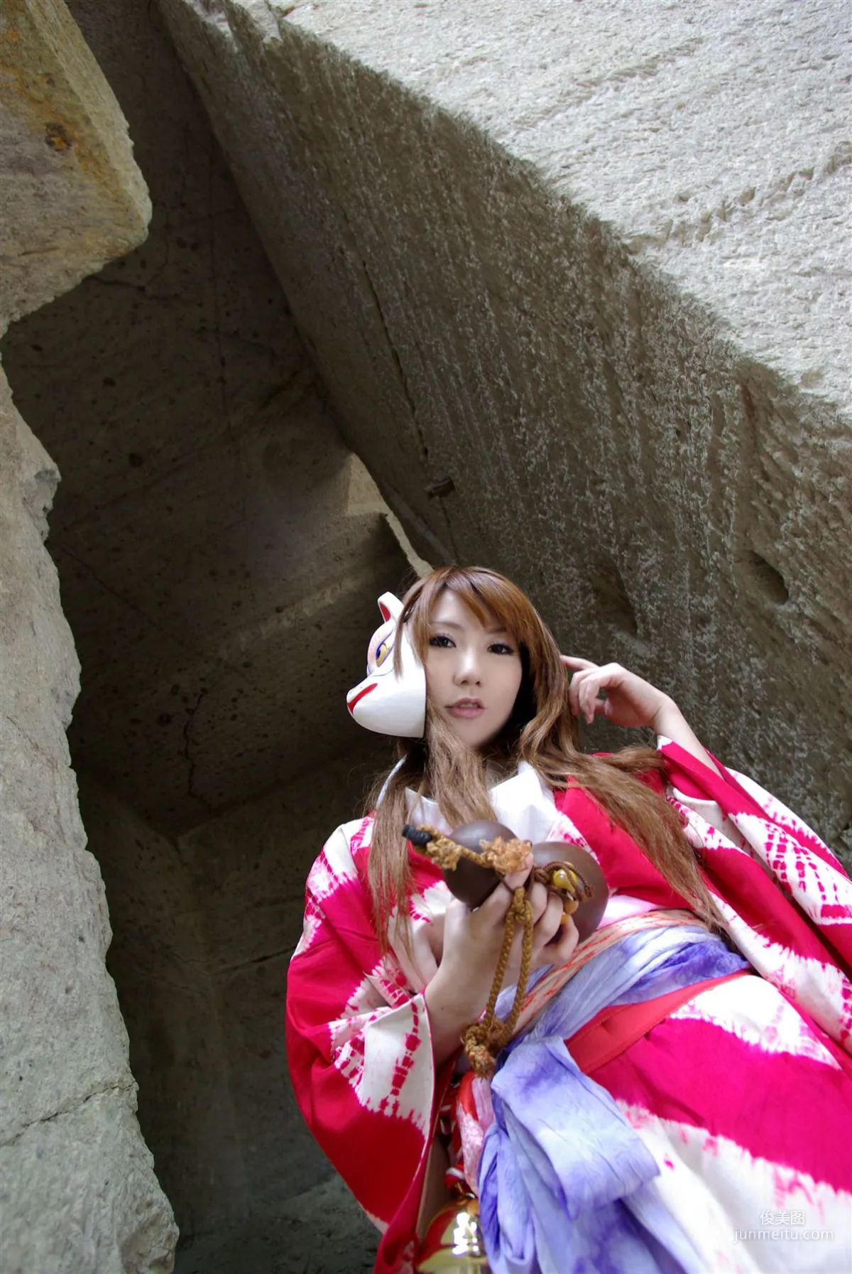 サク (绫香) 《霞んでく記憶の中に雪 貴方の為に祈つた》 寫真集 15