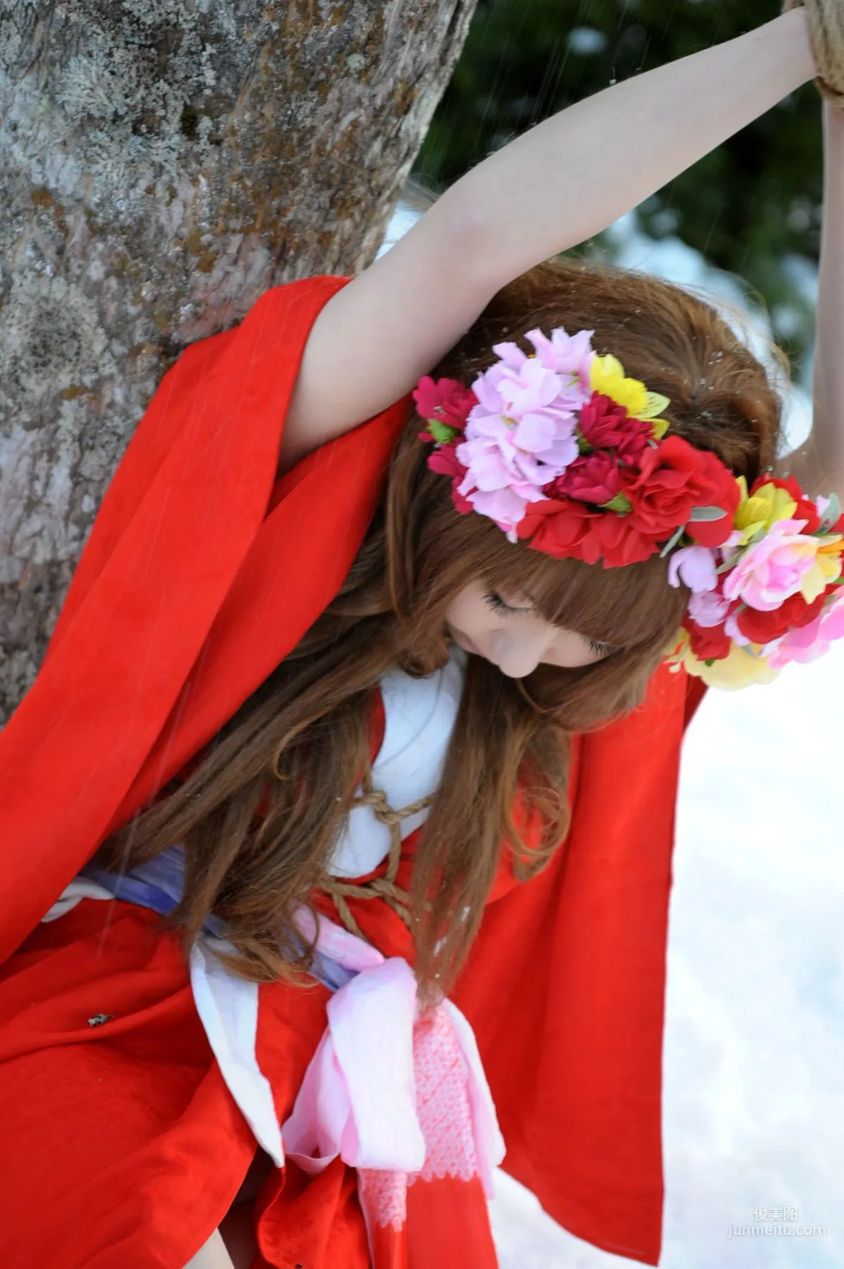 サク (绫香) 《霞んでく記憶の中に雪 貴方の為に祈つた》 寫真集 116