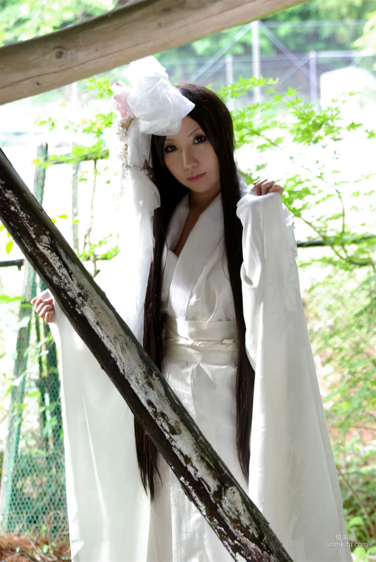 サク (绫香) 《霞んでく記憶の中に雪 貴方の為に祈つた》 寫真集 53