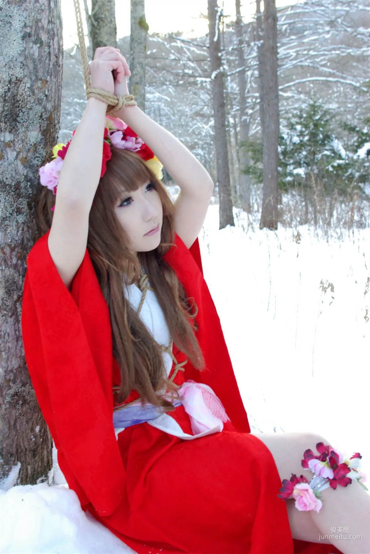 サク (绫香) 《霞んでく記憶の中に雪 貴方の為に祈つた》 寫真集 102