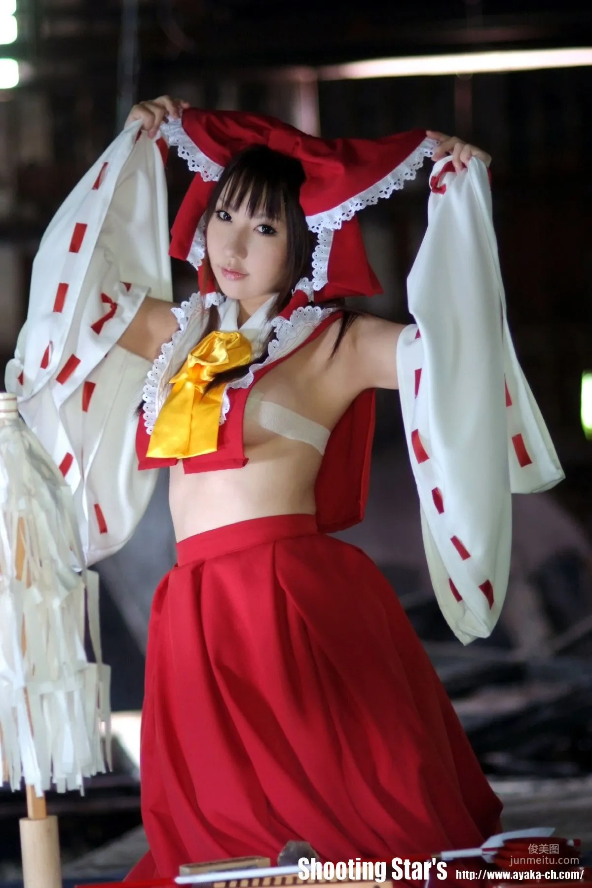 绫香 (Saku サク) 《東方Project》博麗霊夢 Reimu Hakurei 写真集11