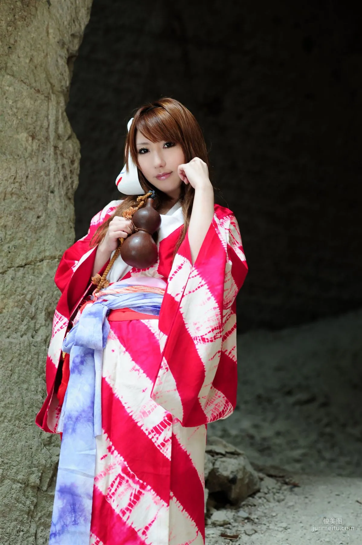 サク (绫香) 《霞んでく記憶の中に雪 貴方の為に祈つた》 寫真集 35