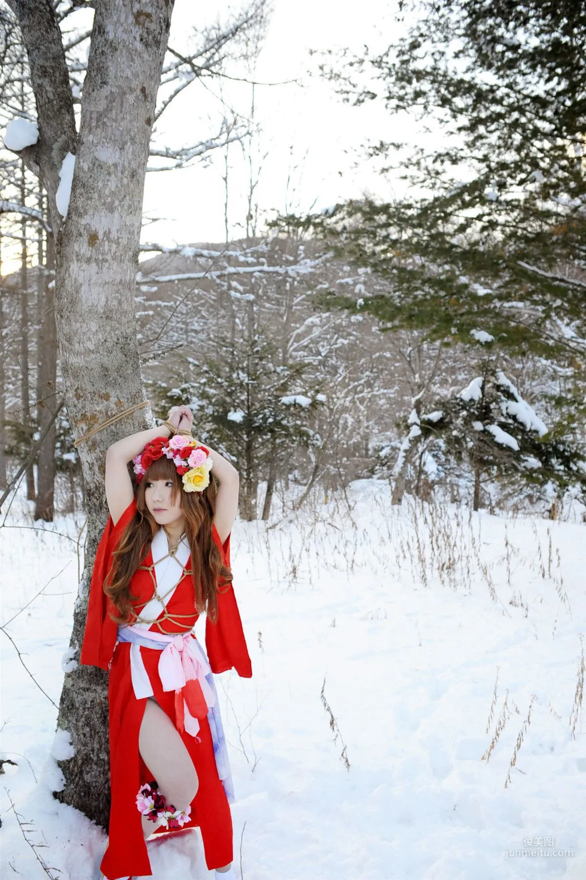サク (绫香) 《霞んでく記憶の中に雪 貴方の為に祈つた》 寫真集 113