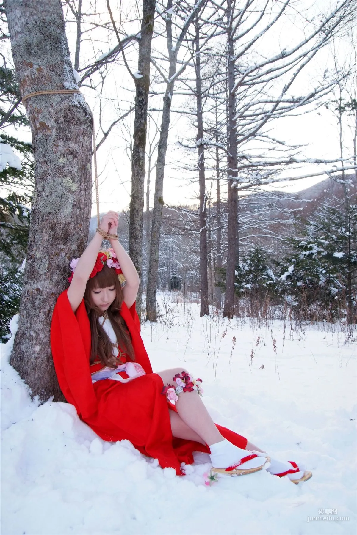 サク (绫香) 《霞んでく記憶の中に雪 貴方の為に祈つた》 寫真集 88