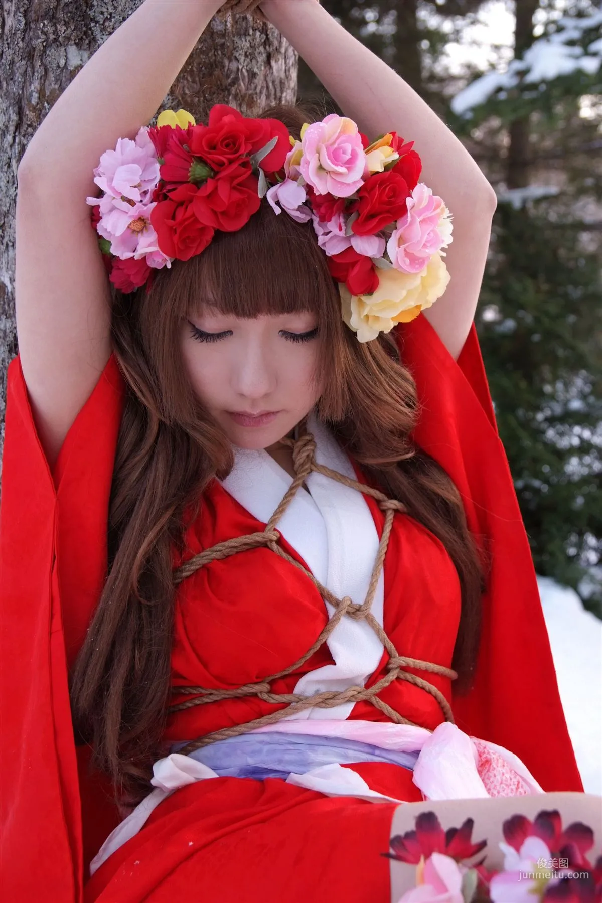 サク (绫香) 《霞んでく記憶の中に雪 貴方の為に祈つた》 寫真集 90