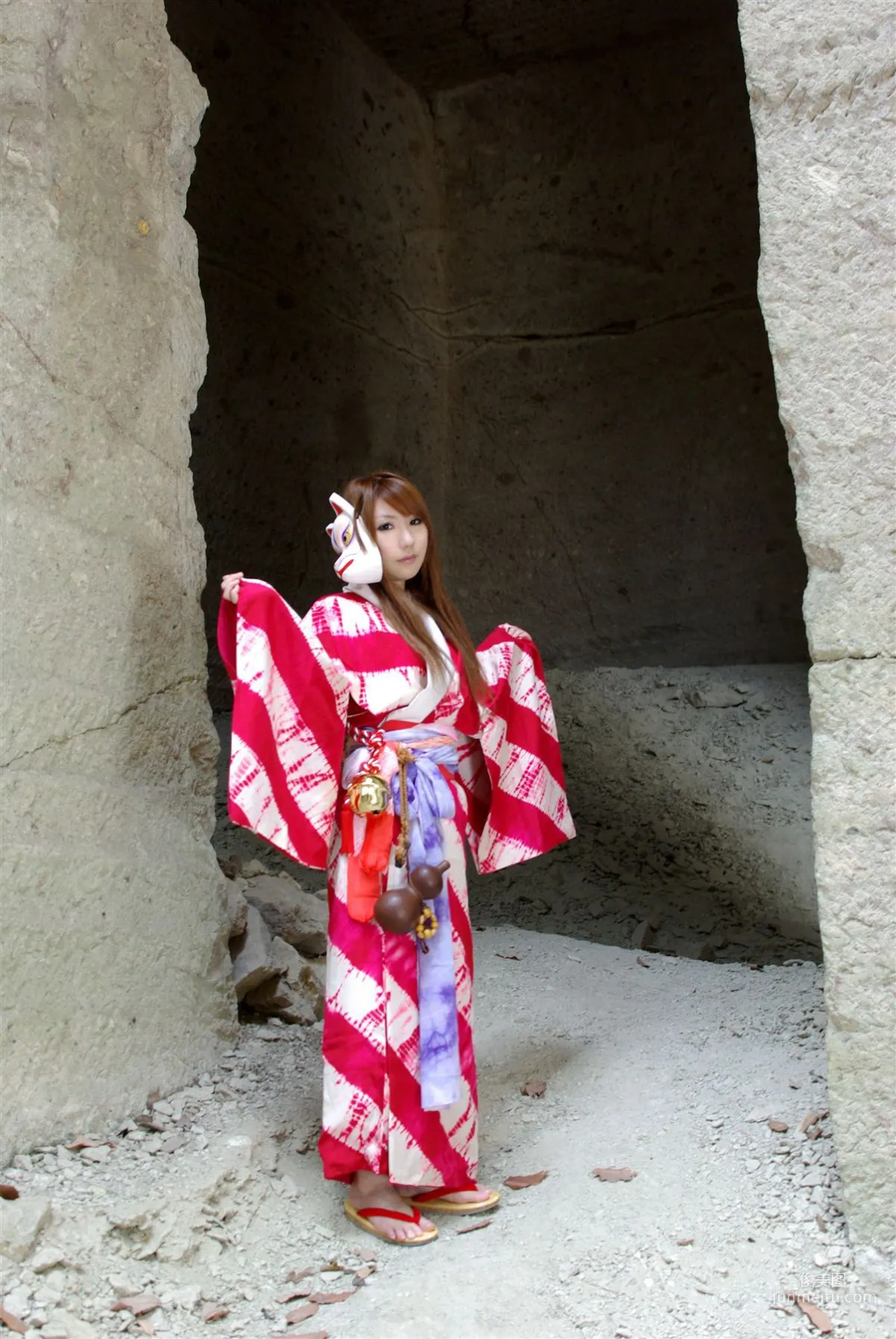 サク (绫香) 《霞んでく記憶の中に雪 貴方の為に祈つた》 寫真集 14