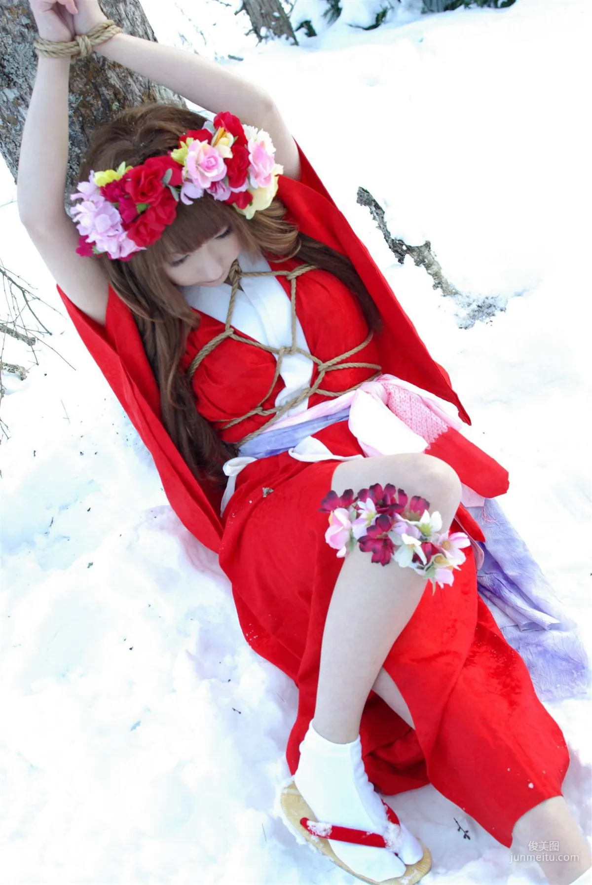 サク (绫香) 《霞んでく記憶の中に雪 貴方の為に祈つた》 寫真集 103