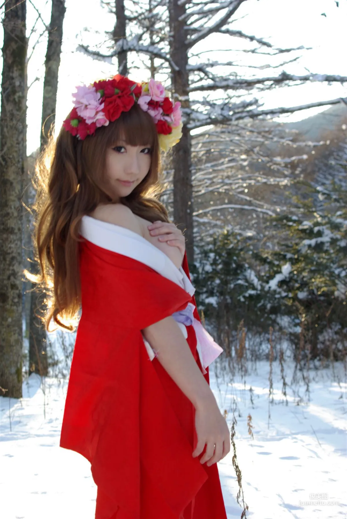 サク (绫香) 《霞んでく記憶の中に雪 貴方の為に祈つた》 寫真集 97