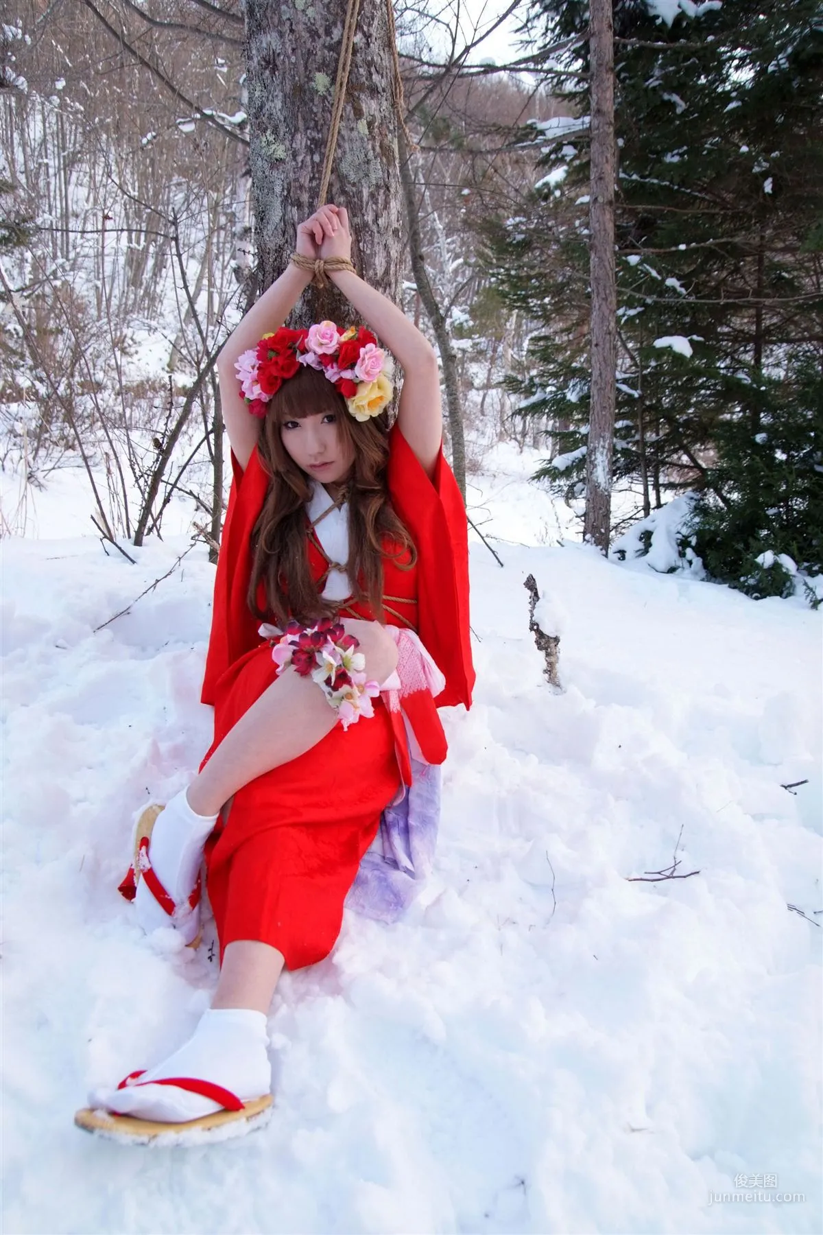 サク (绫香) 《霞んでく記憶の中に雪 貴方の為に祈つた》 寫真集 92