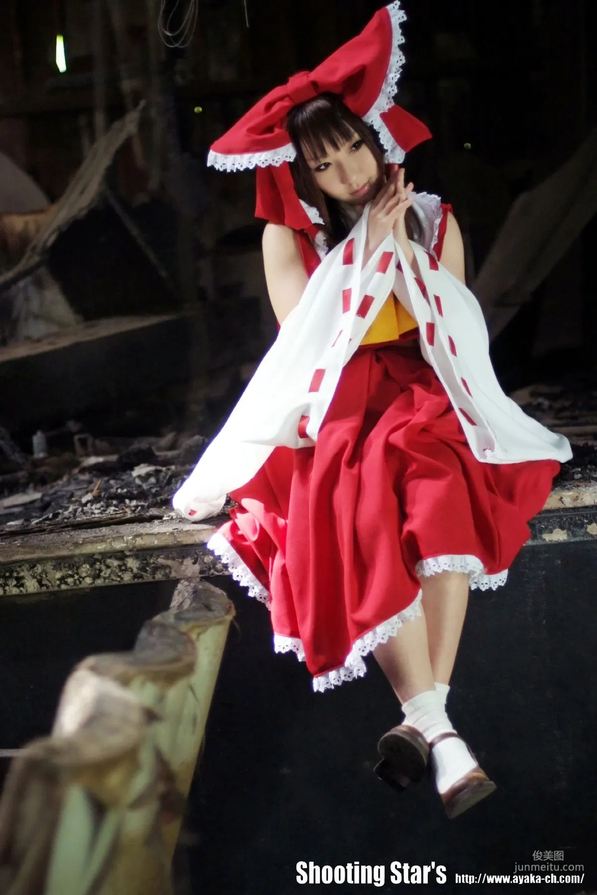 绫香 (Saku サク) 《東方Project》博麗霊夢 Reimu Hakurei 寫真集 55