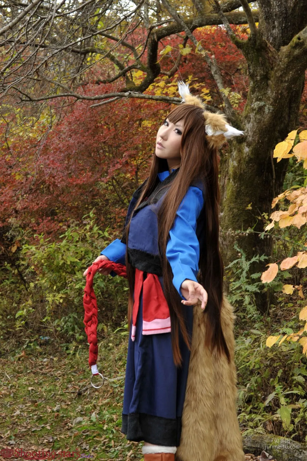 绫香サク (サク綾香 Saku Ayaka) 《狼與香辛料》赫蘿 寫真集 40