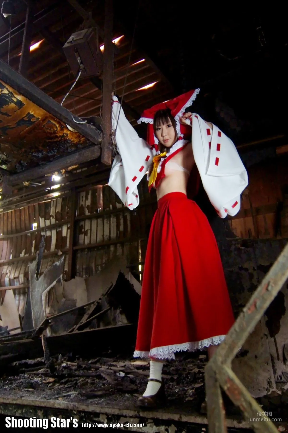 绫香 (Saku サク) 《東方Project》博麗霊夢 Reimu Hakurei 寫真集 58
