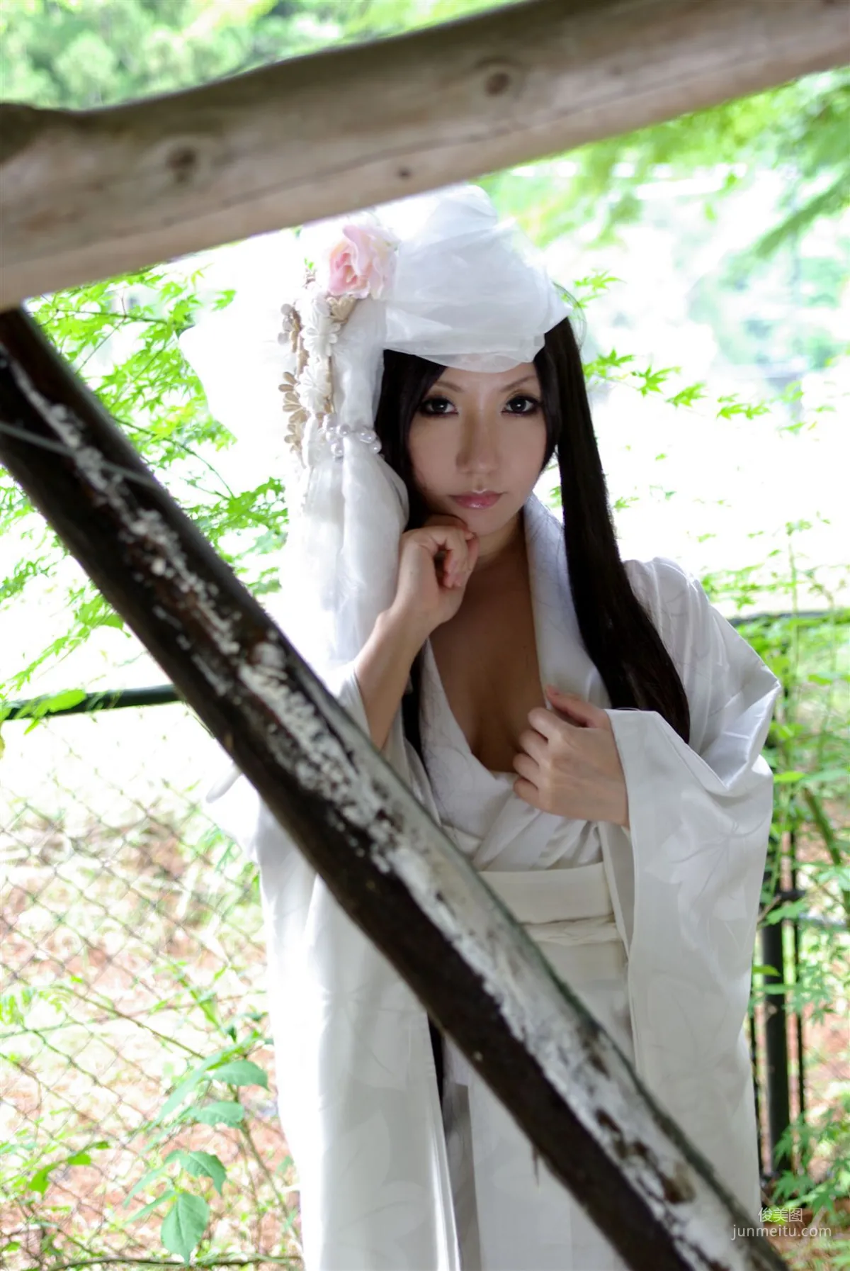 サク (绫香) 《霞んでく記憶の中に雪 貴方の為に祈つた》 寫真集 64