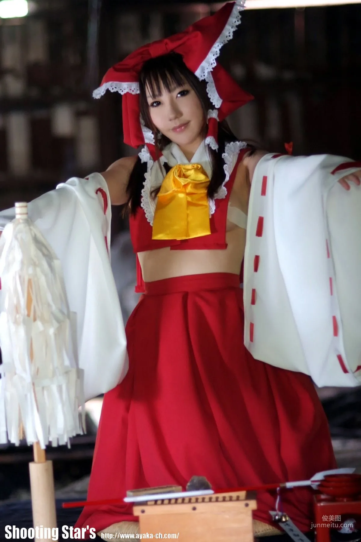 绫香 (Saku サク) 《東方Project》博麗霊夢 Reimu Hakurei 写真集10