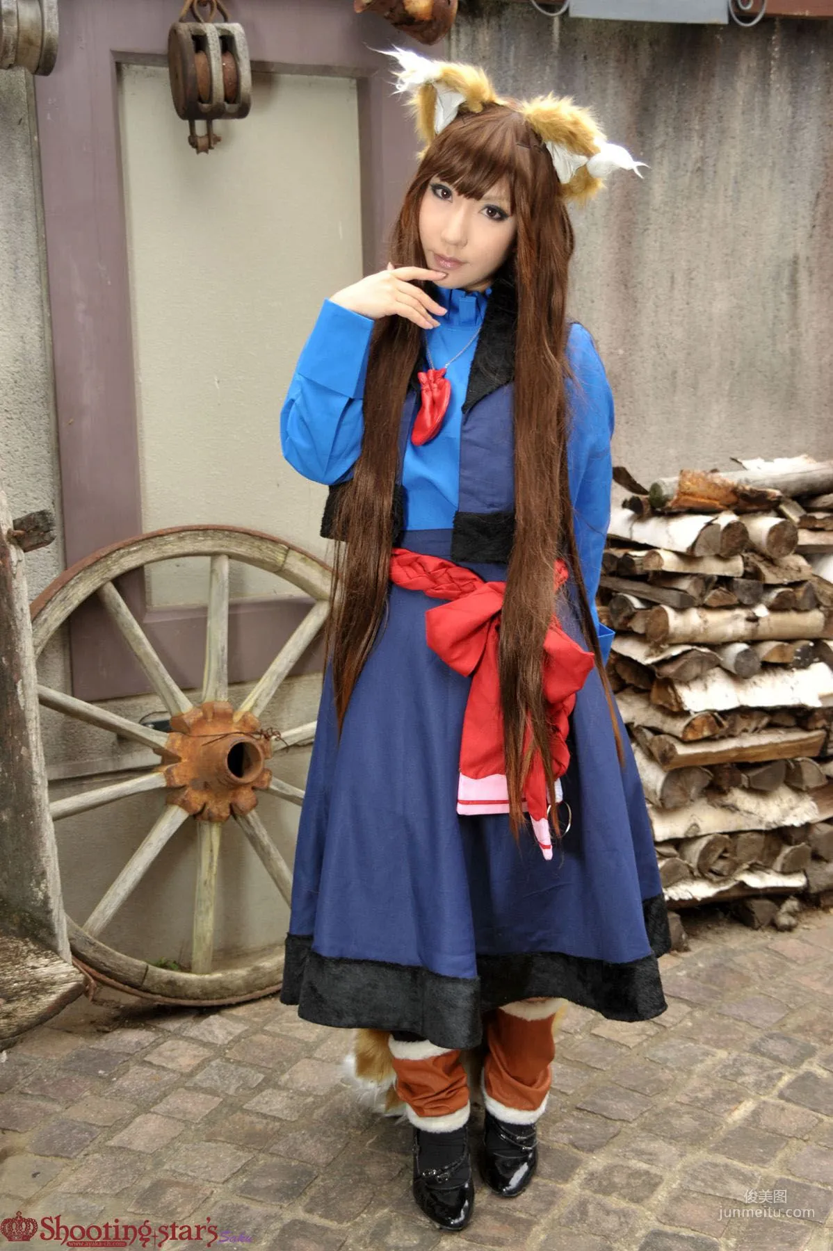 绫香サク (サク綾香 Saku Ayaka) 《狼與香辛料》赫蘿 寫真集 48