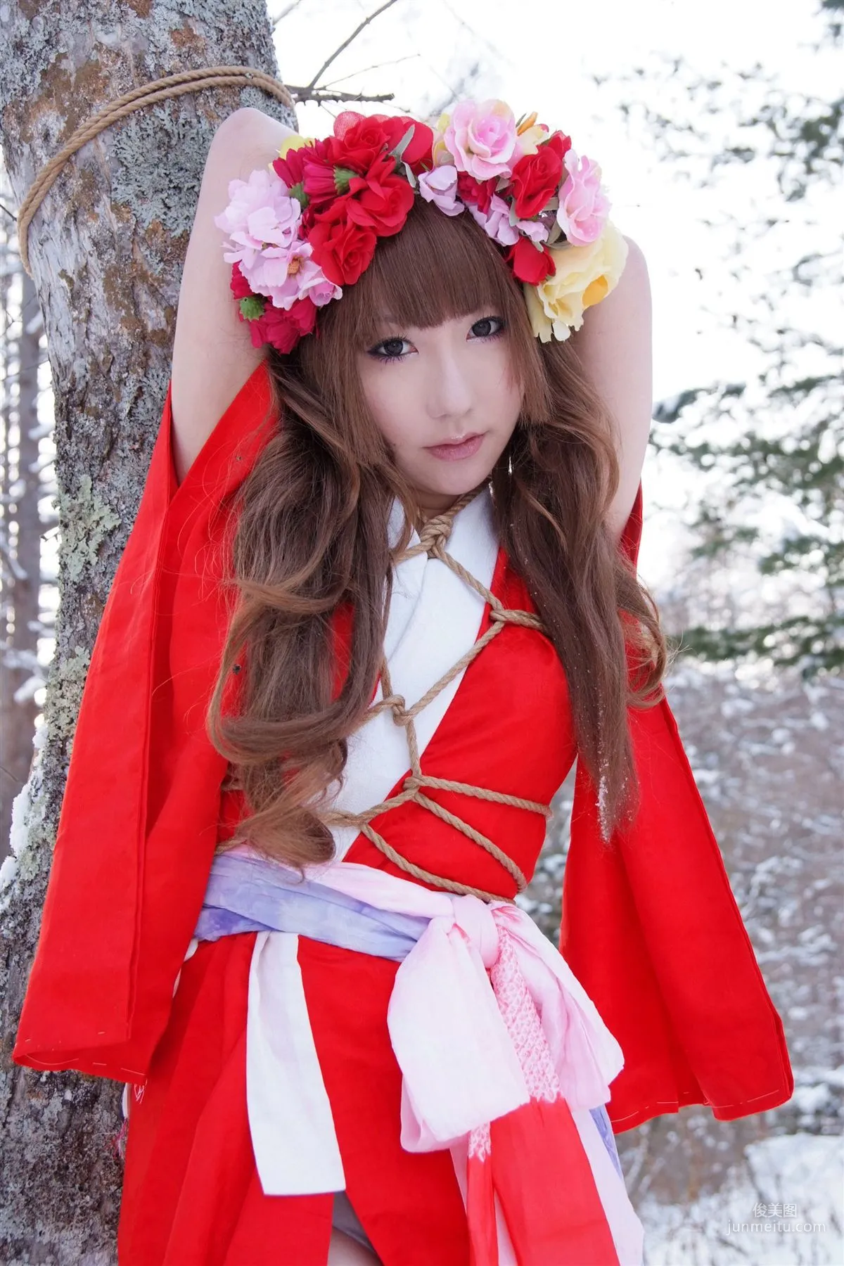 サク (绫香) 《霞んでく記憶の中に雪 貴方の為に祈つた》 寫真集 86