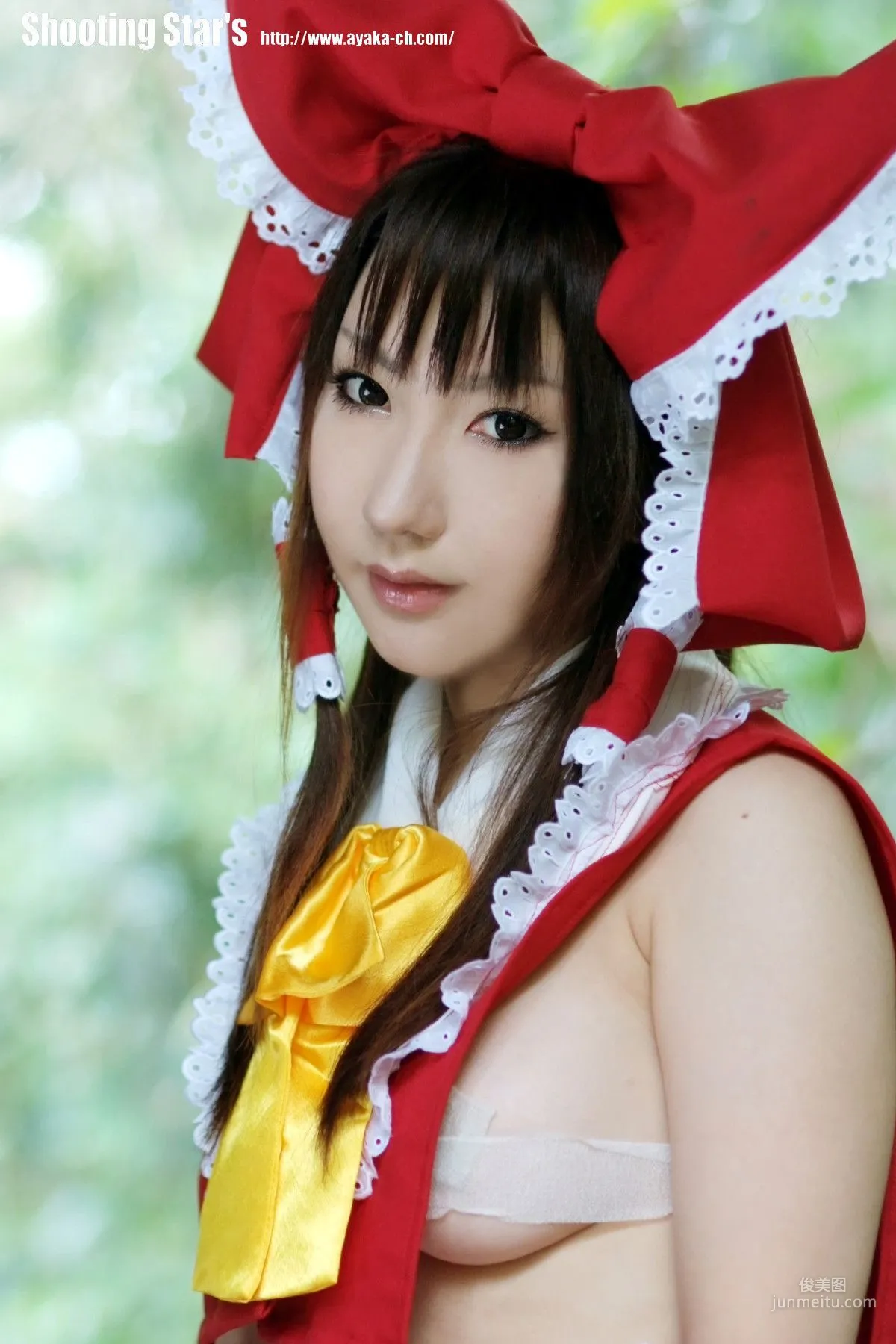 绫香 (Saku サク) 《東方Project》博麗霊夢 Reimu Hakurei 写真集13
