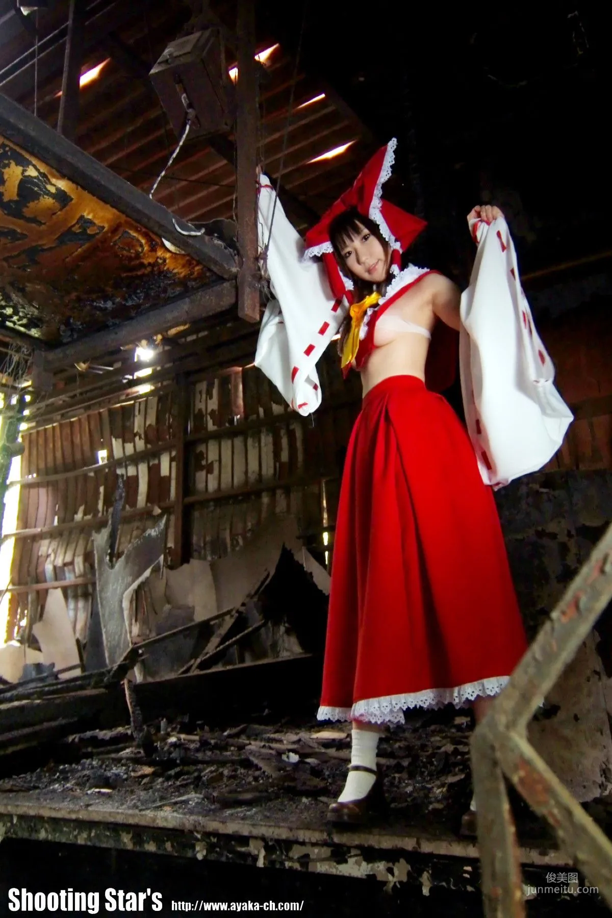 绫香 (Saku サク) 《東方Project》博麗霊夢 Reimu Hakurei 寫真集 57